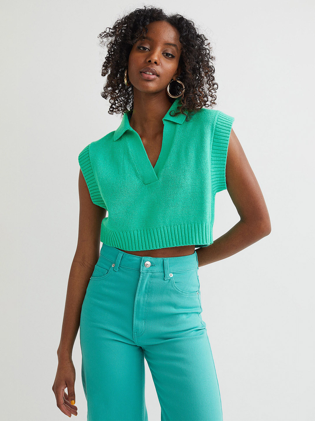 

H&M Women Green Collared Sweater Vest