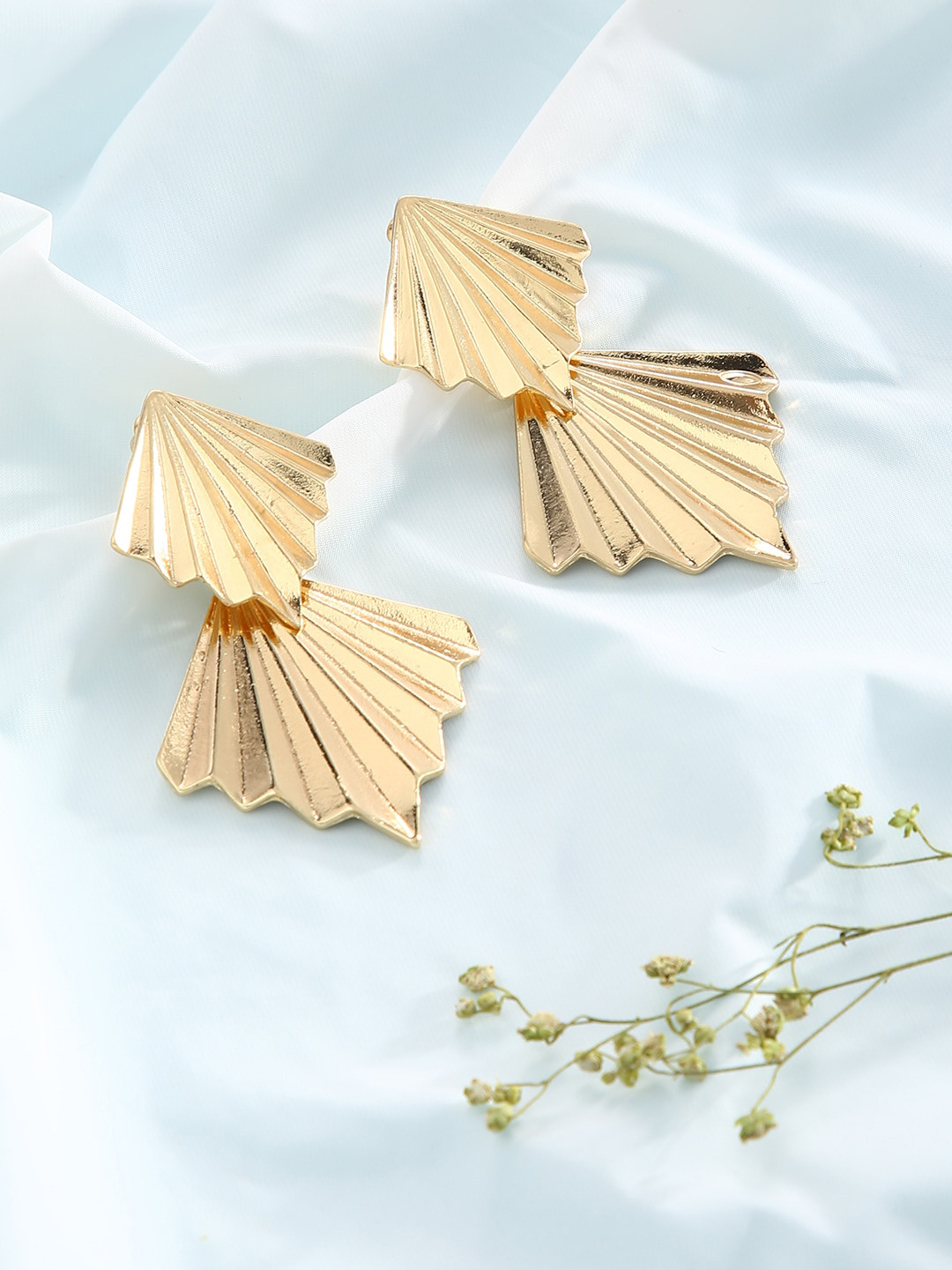 

justpeachy Gold-Plated Contemporary Drop Earrings