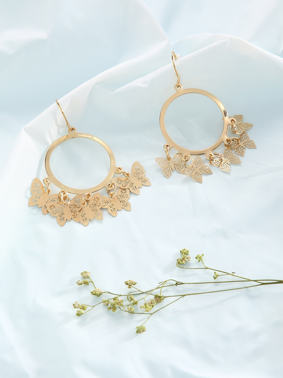 

justpeachy Gold-Toned Contemporary Drop Earrings