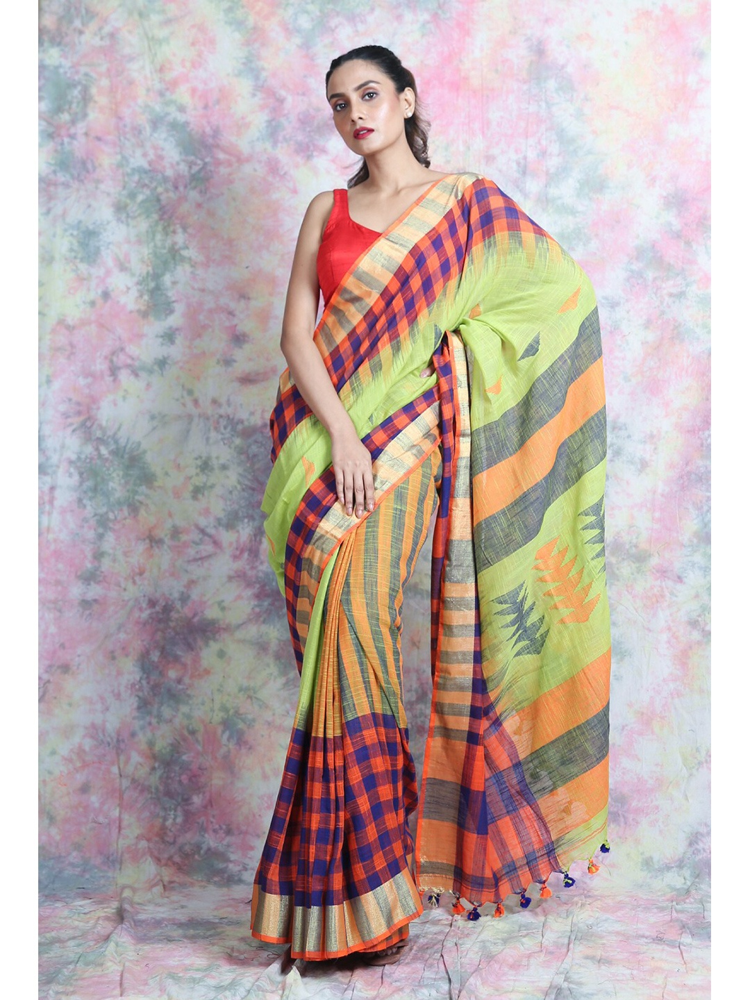 

Charukriti Red & Green Checked Saree