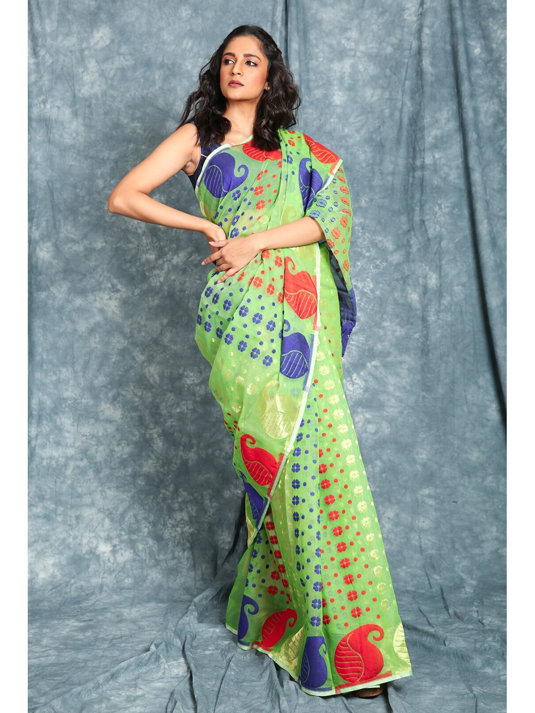 

Charukriti Green & Red Ethnic Motifs Zari Silk Cotton Jamdani Saree