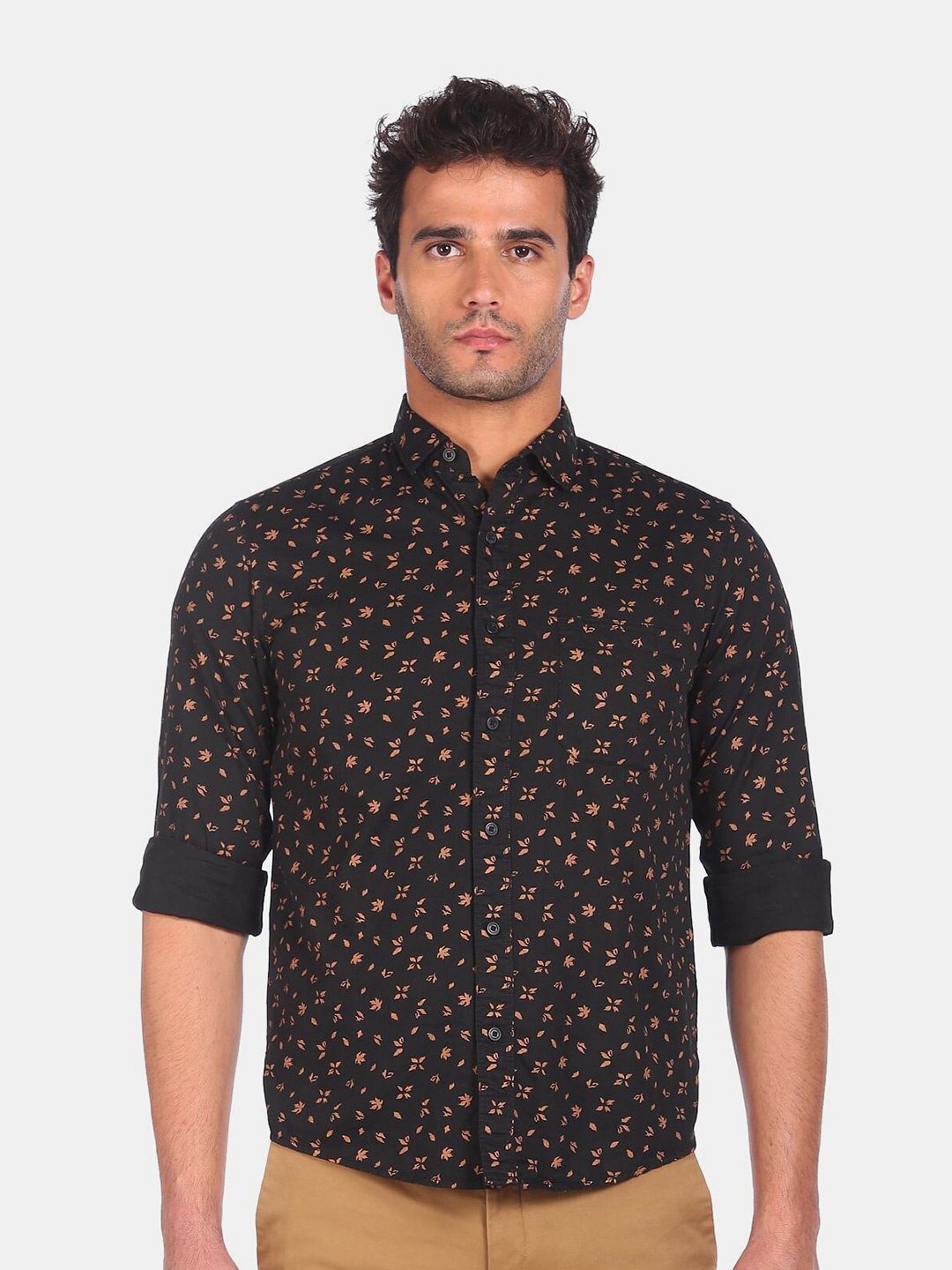 

Cherokee Men Black Floral Printed Casual Shirt