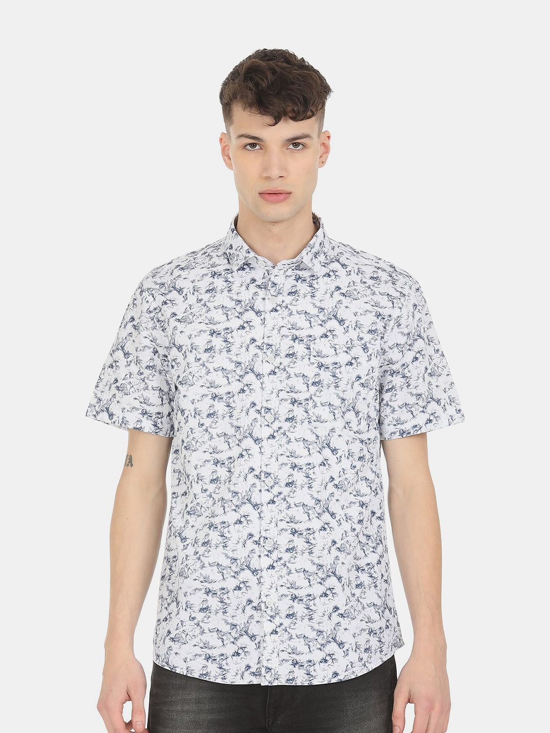 

Cherokee Men White & Blue Floral Printed Casual Shirt
