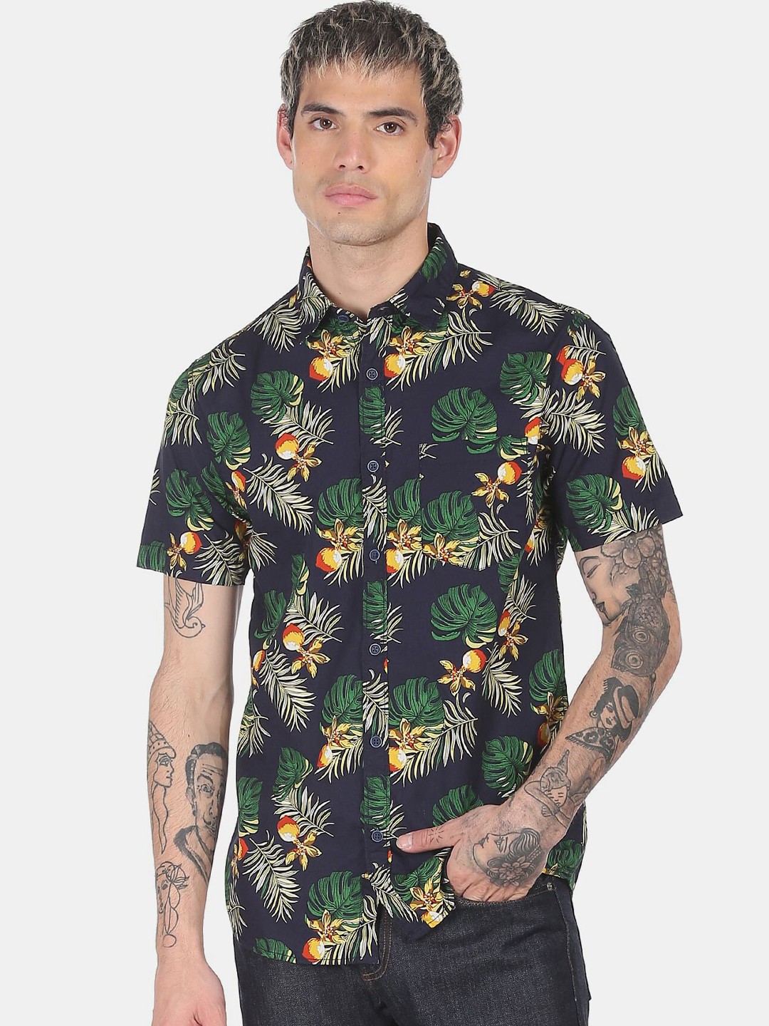 

Ruggers Men Blue Tropical Printed Casual Shirt
