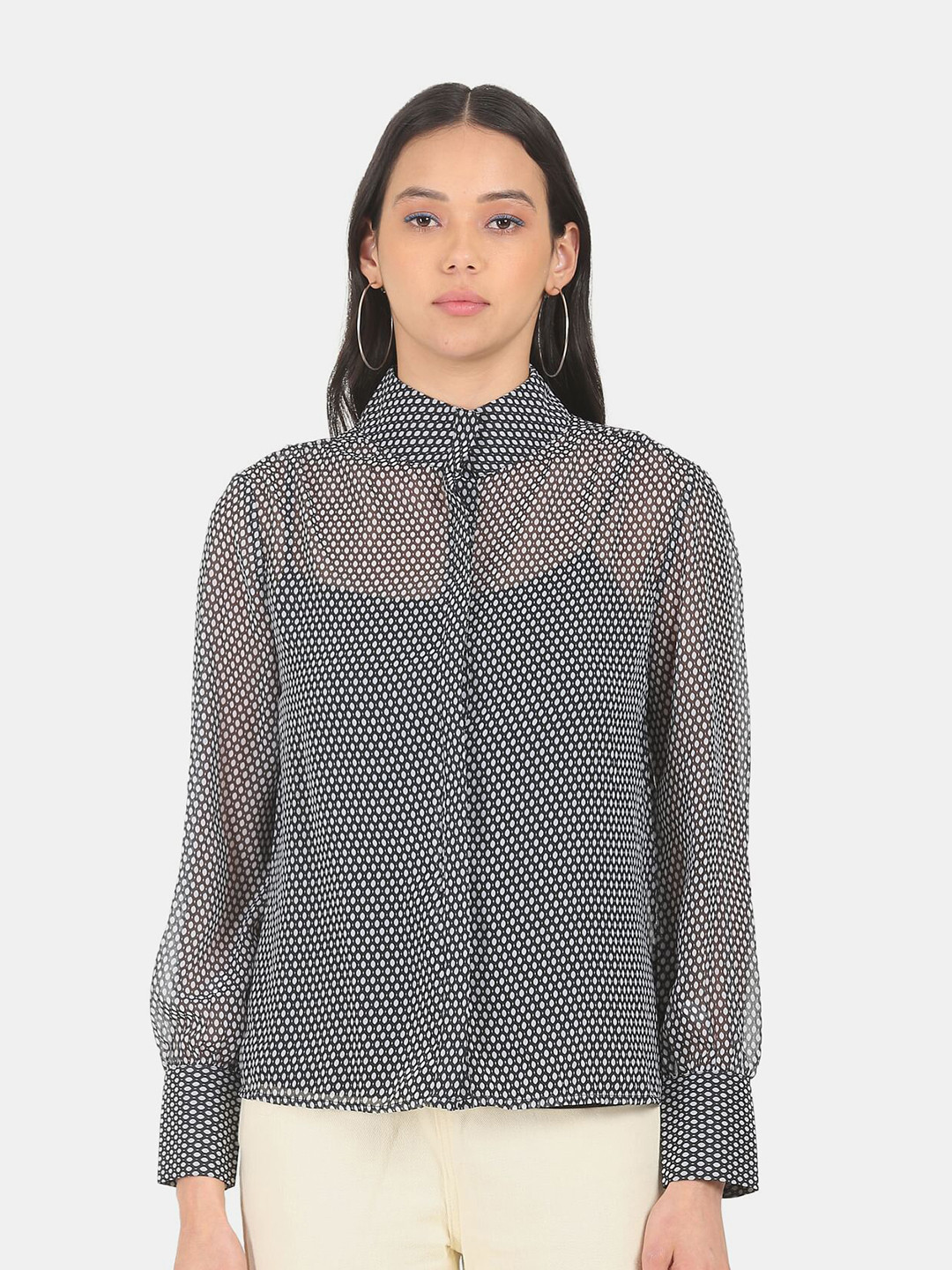 

Cherokee Black & White Geometric Print Shirt Style Top