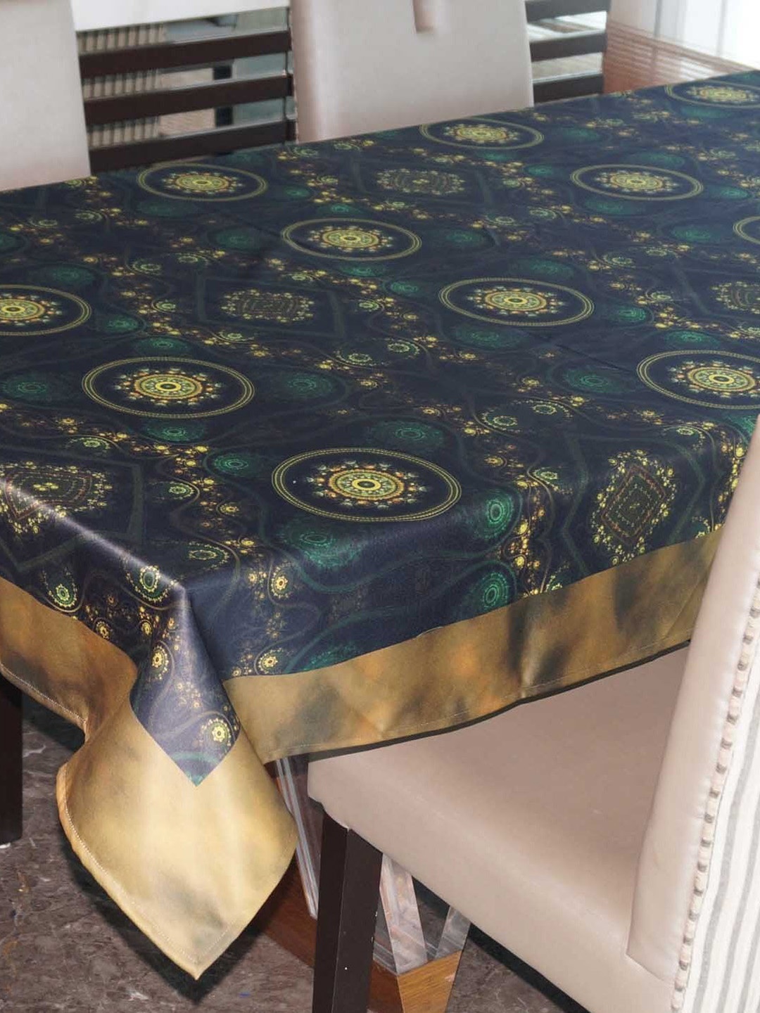 

Lushomes Black & Green Ethnic Motifs Digital Printed 6 Seater Rectangle Table Cover