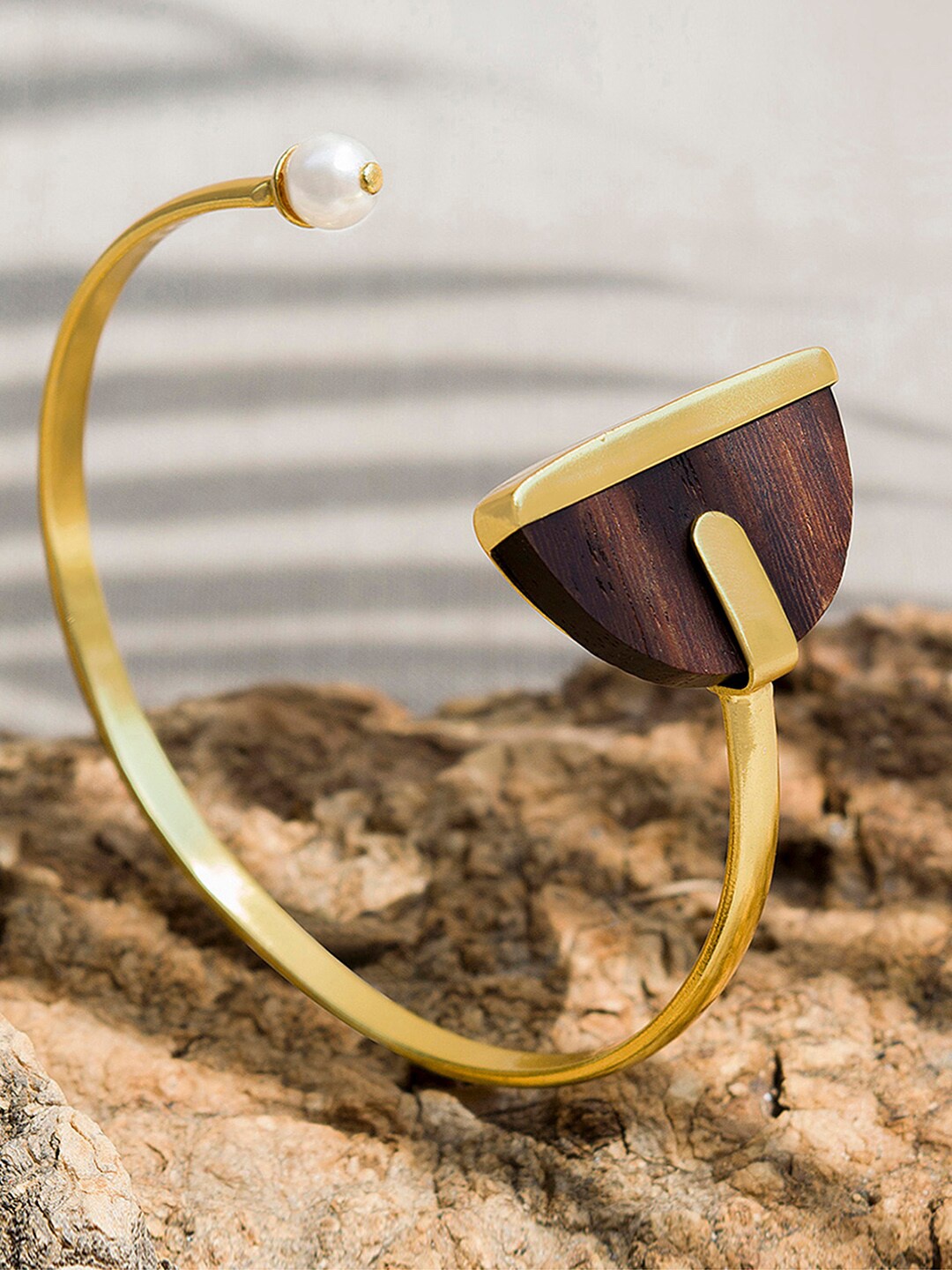 

Mikoto by FableStreet Women Gold-Toned & Brown Recycled Wood Abstract With Pearl Bracelet