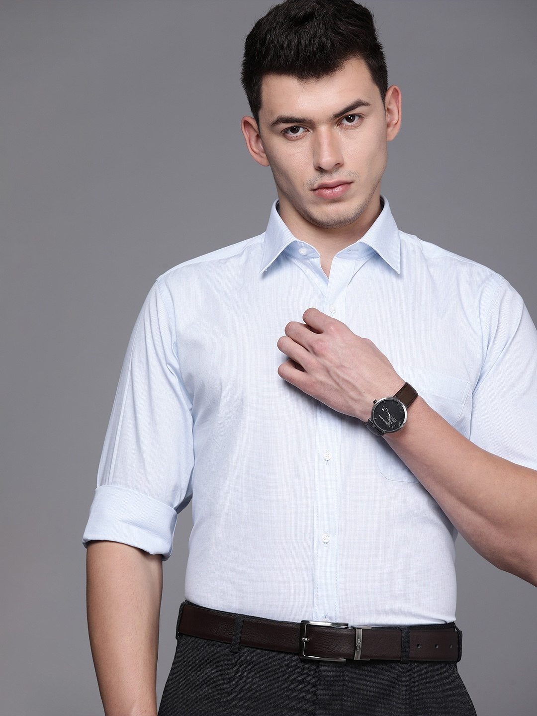

Raymond Men Blue & Off-White Slim Fit Checked Pure Cotton Formal Shirt