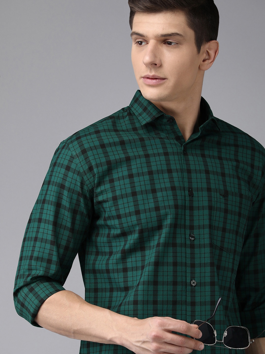 

Park Avenue Men Green & Black Slim Fit Checked Casual Shirt