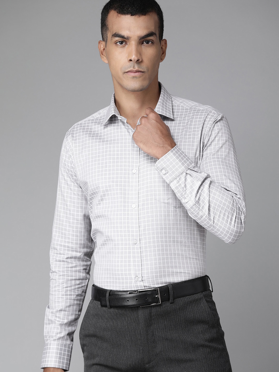 

Park Avenue Men Grey & White Pure Cotton Slim Fit Grid Tattersall Checks Casual Shirt