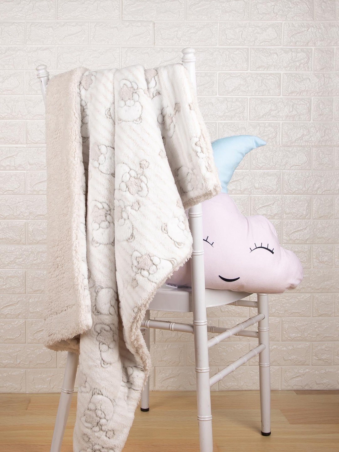 

KICKS & CRAWL Cream-Coloured Cartoon Characters Mild Winter Single Bed Blanket