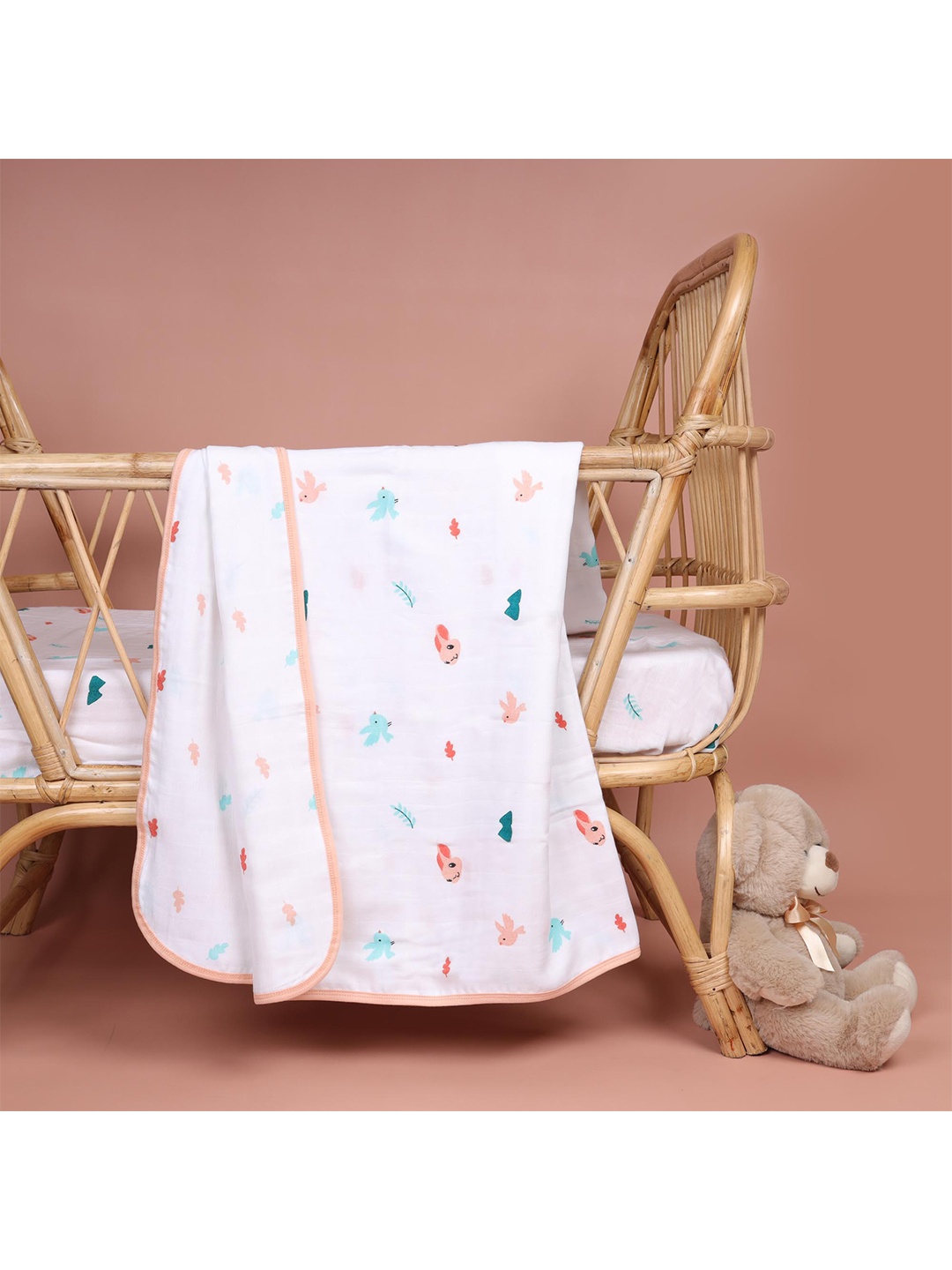 

KICKS & CRAWL Unisex Kids White & Peach-Coloured 150 GSM Organic Reversible Blanket