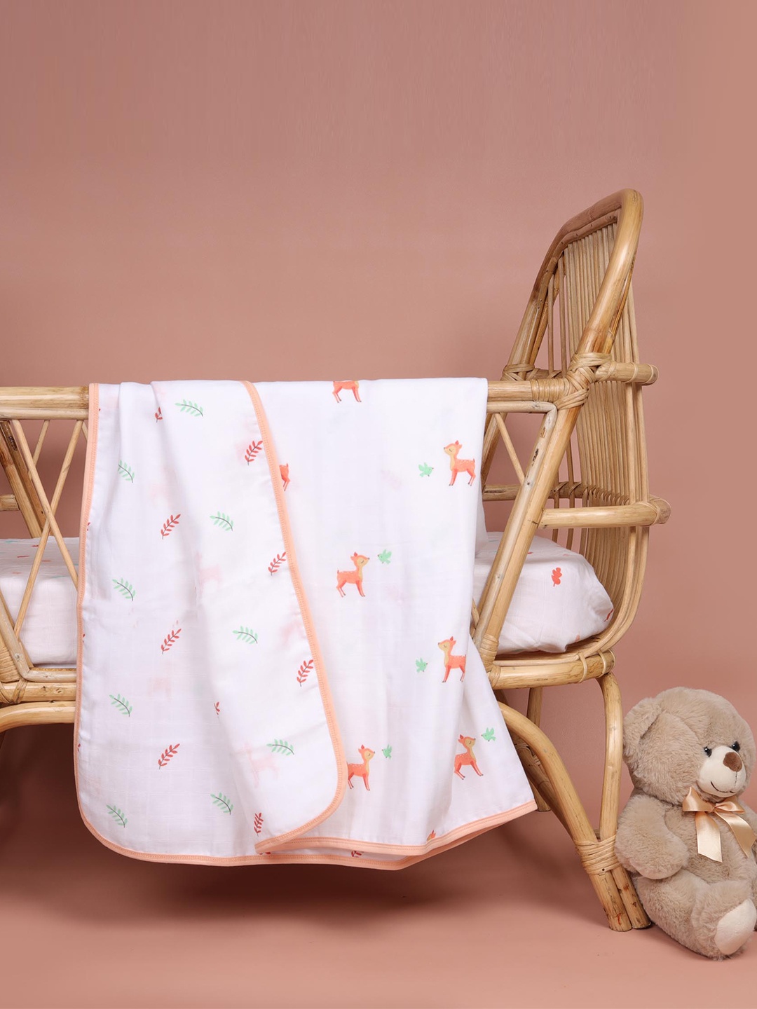 

KICKS & CRAWL Kids White Printed Mild Winter 150 GSM Organic Reversible Blanket