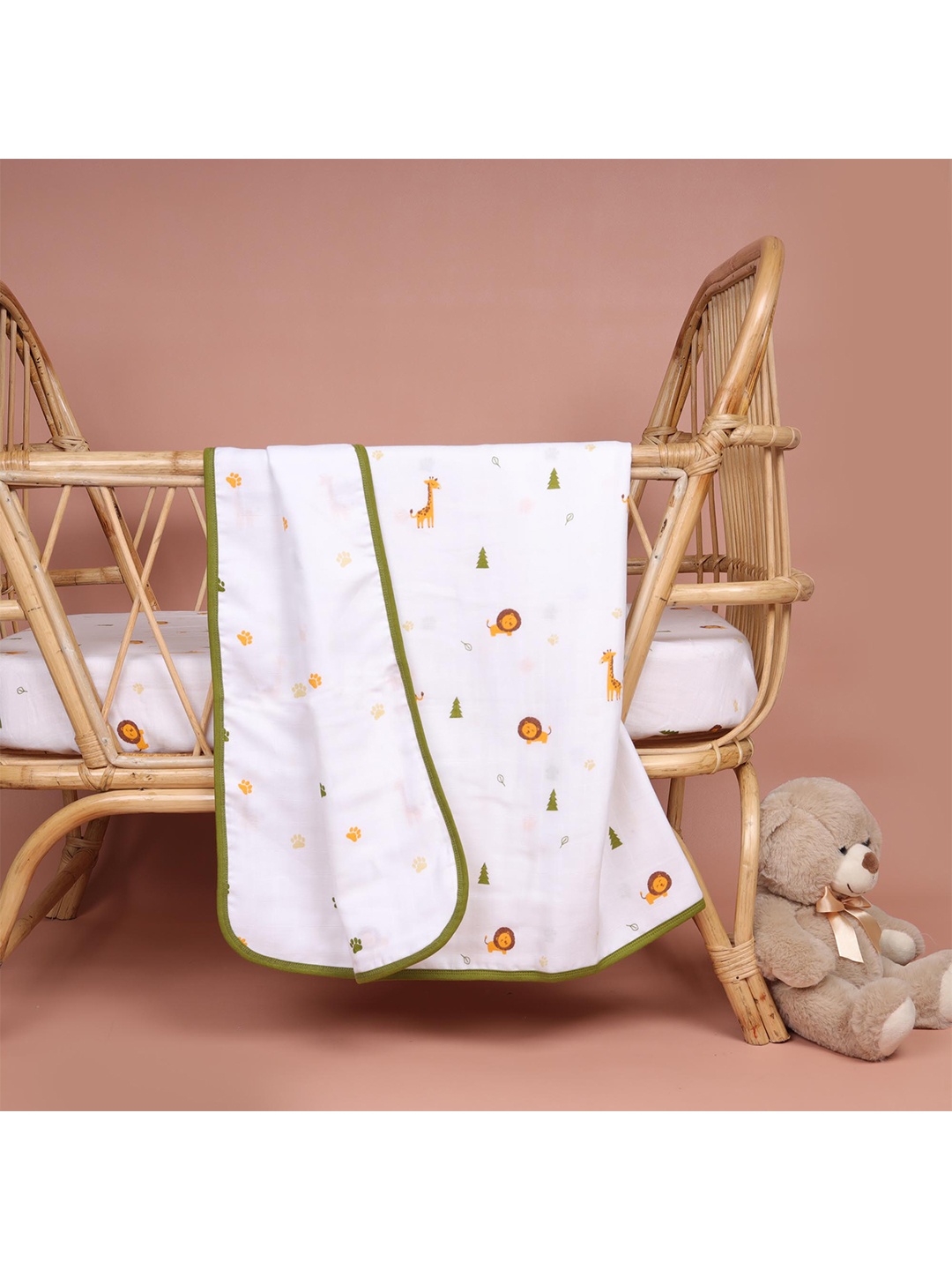 

KICKS & CRAWL Kids White Printed Mild Winter 150 GSM Organic Reversible Blanket