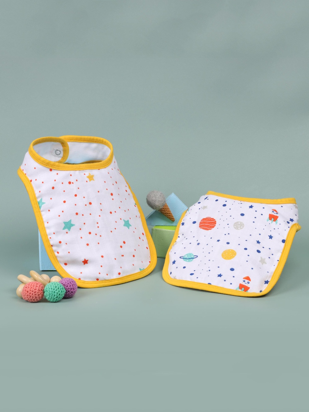 

KICKS & CRAWL Kids Pack Of 2 White & Yellow Printed Bibs