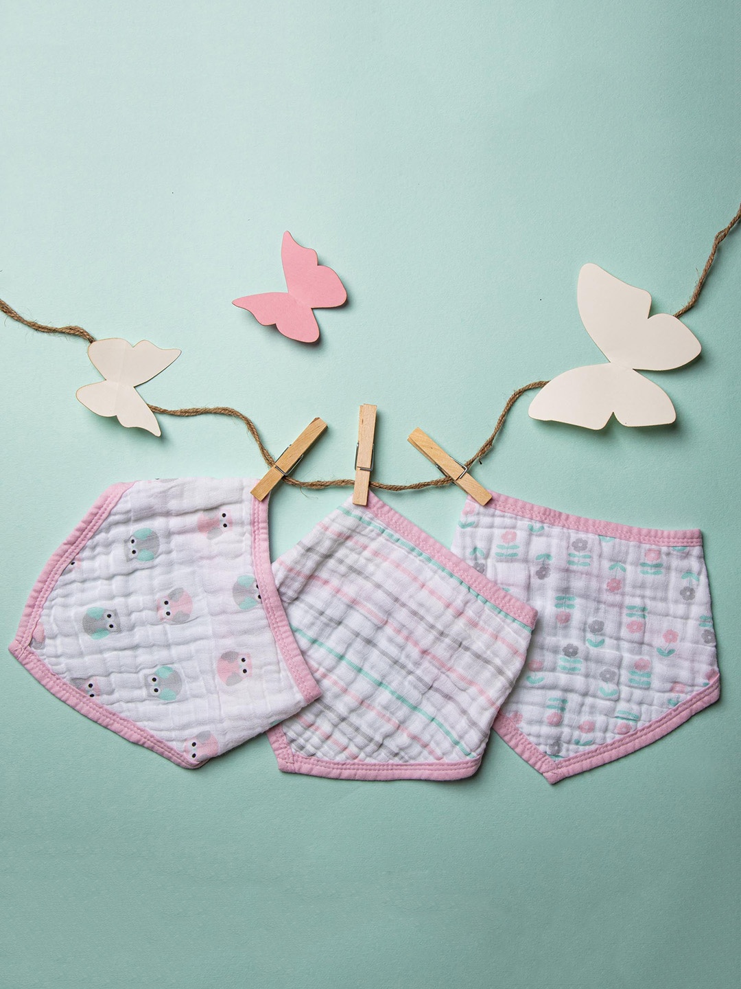 

KICKS & CRAWL Kids Pack Of 3 Pink & White Printed Bandana Bibs