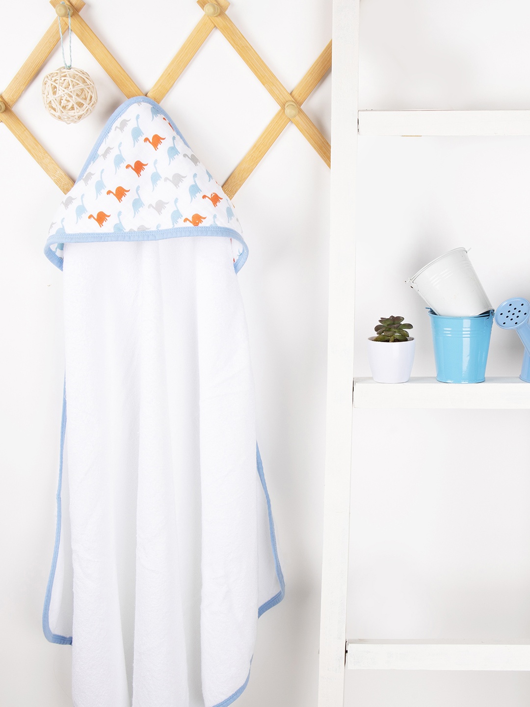 

KICKS & CRAWL Kids White & Blue Printed Cotton 270 GSM Hooded Bath Towel