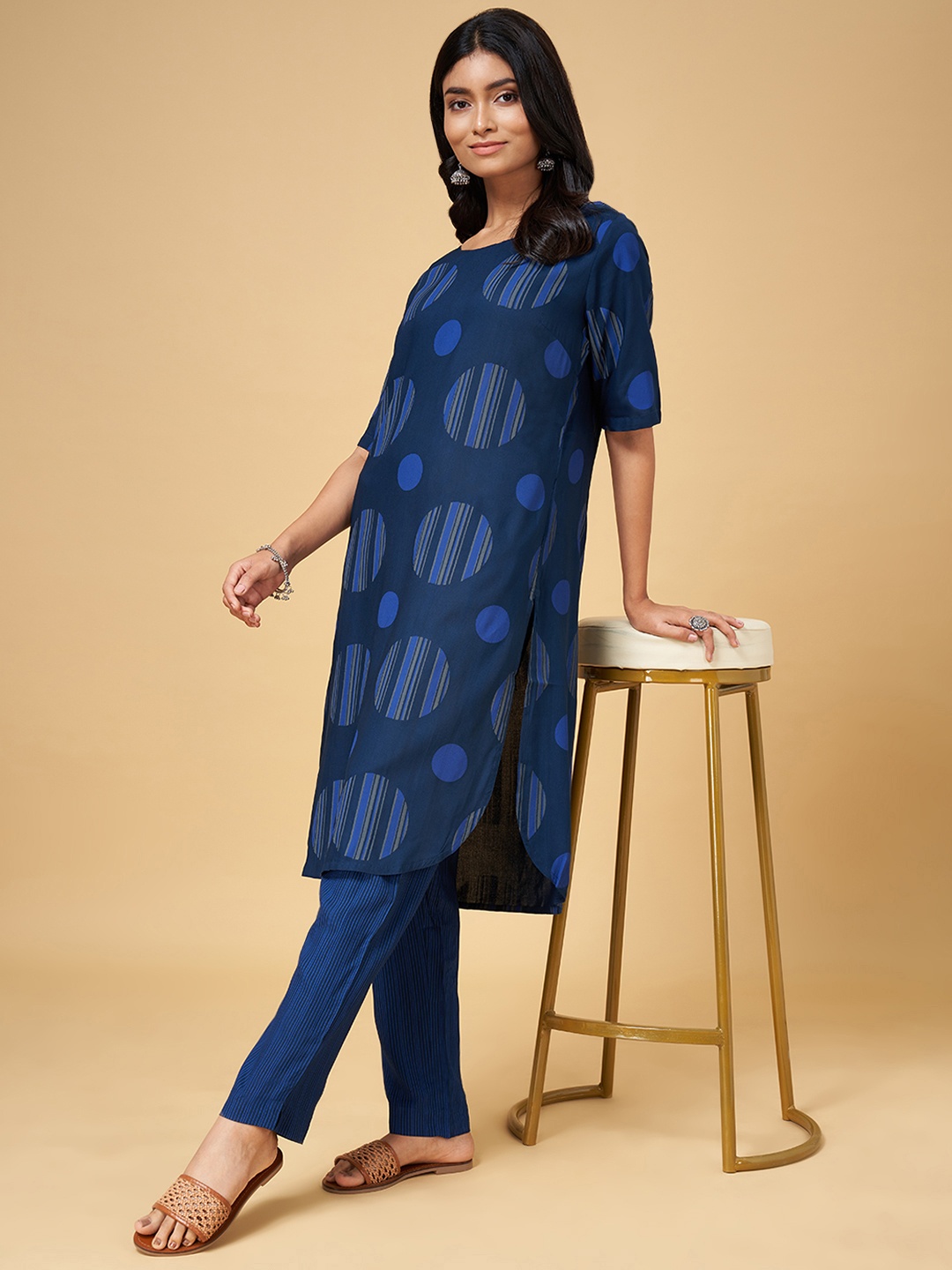 

RANGMANCH BY PANTALOONS Women Navy Blue Printed Kurti with Trousers