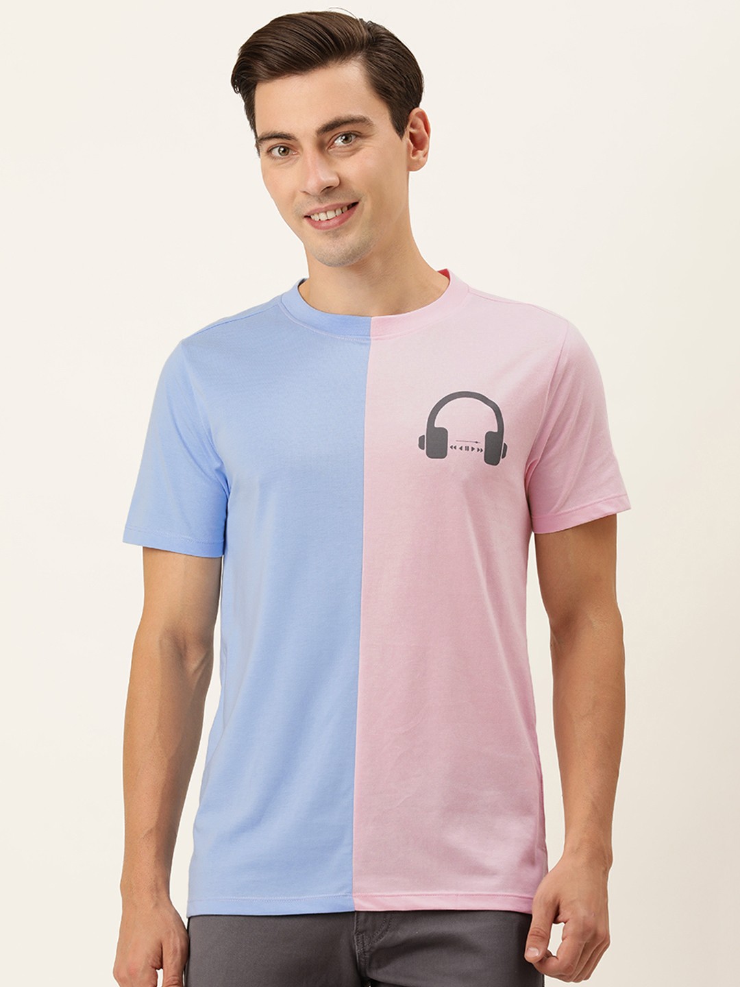 

FOREVER 21 Men Pink & Blue Colourblocked Round Neck T-shirt