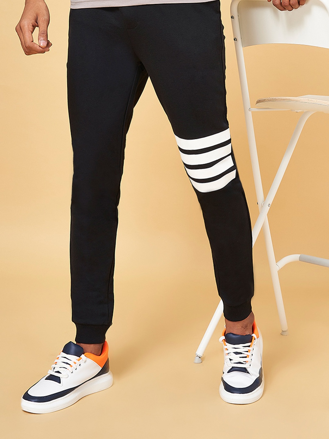 

Ajile by Pantaloons Men Black Solid Pure Cotton Slim-Fit Joggers