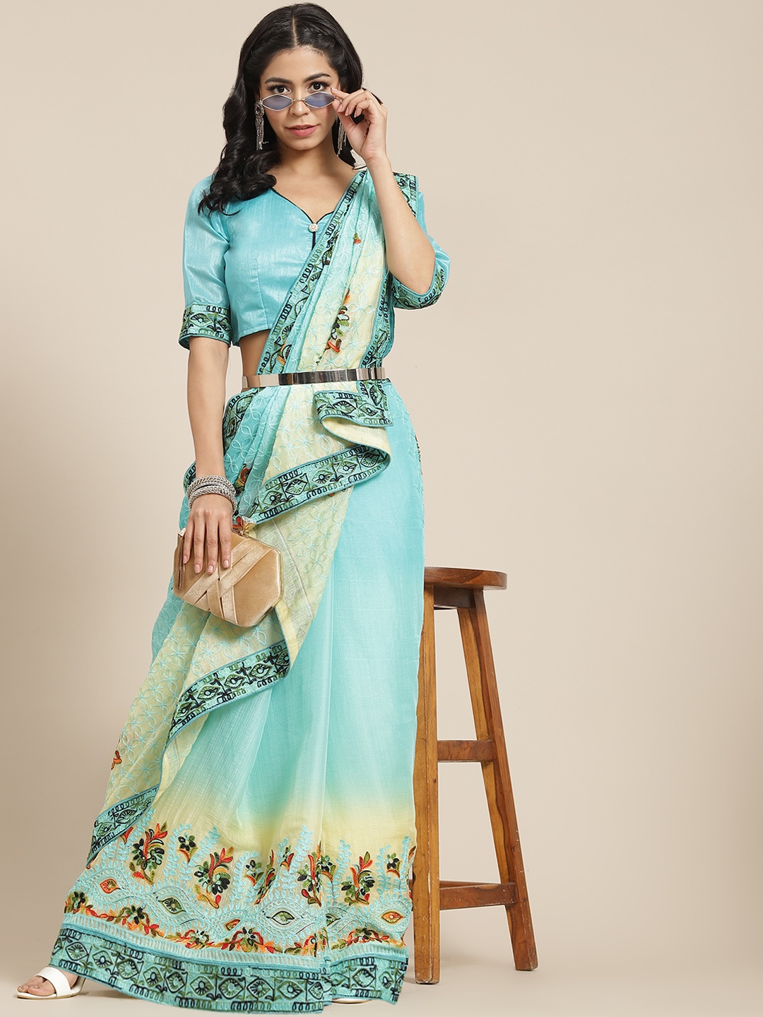 

SERONA FABRICS Women Turquoise Blue & Cream-Coloured Floral Embroidered Saree