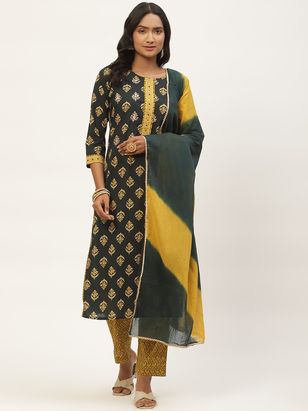 

INDYES Women Green & Yellow Ethnic Motifs Yoke Design Sequinned Pure Cotton Kurta Set