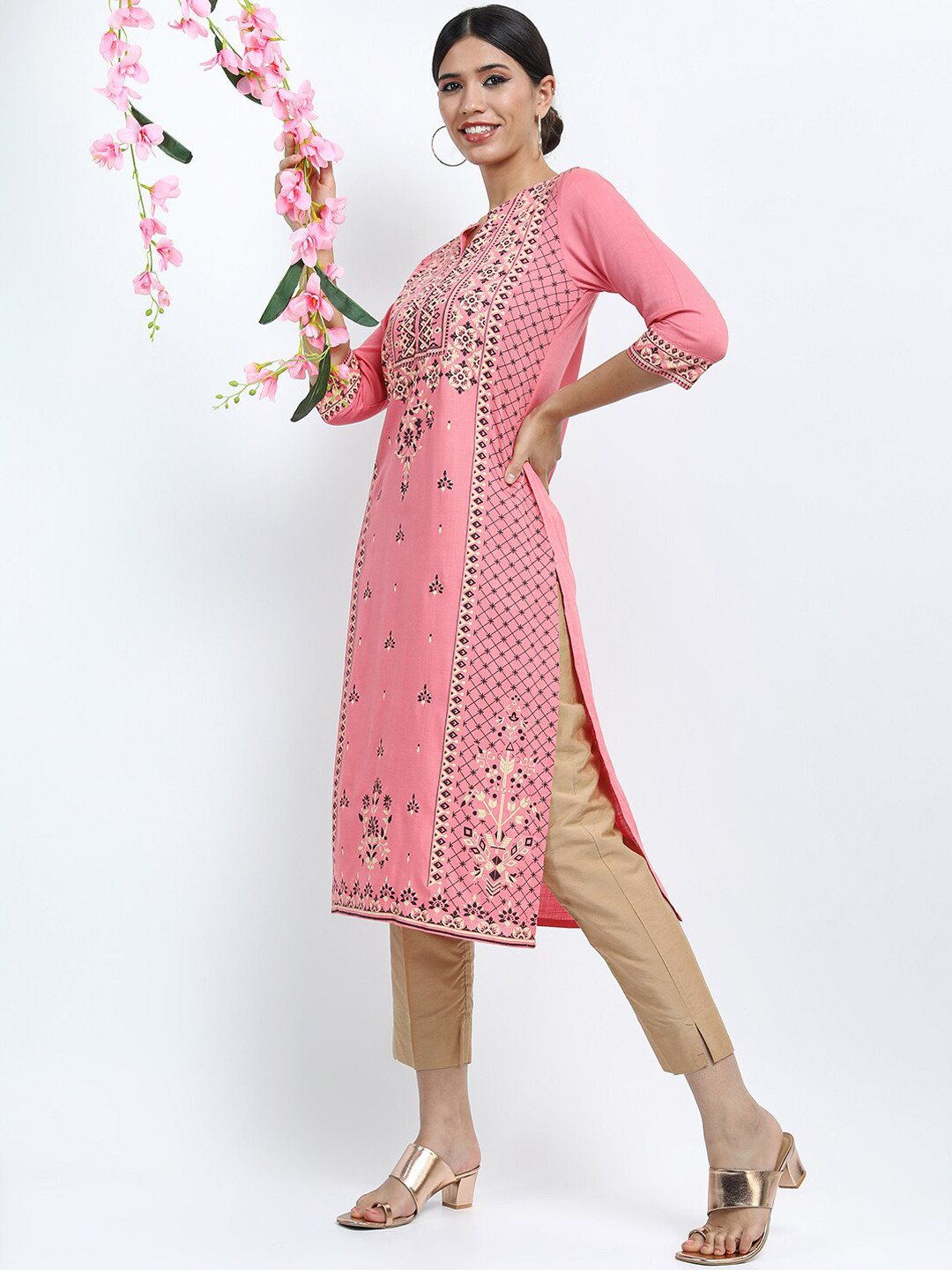 

Vishudh Women Pink & Black Ethnic Motifs Printed Kurta