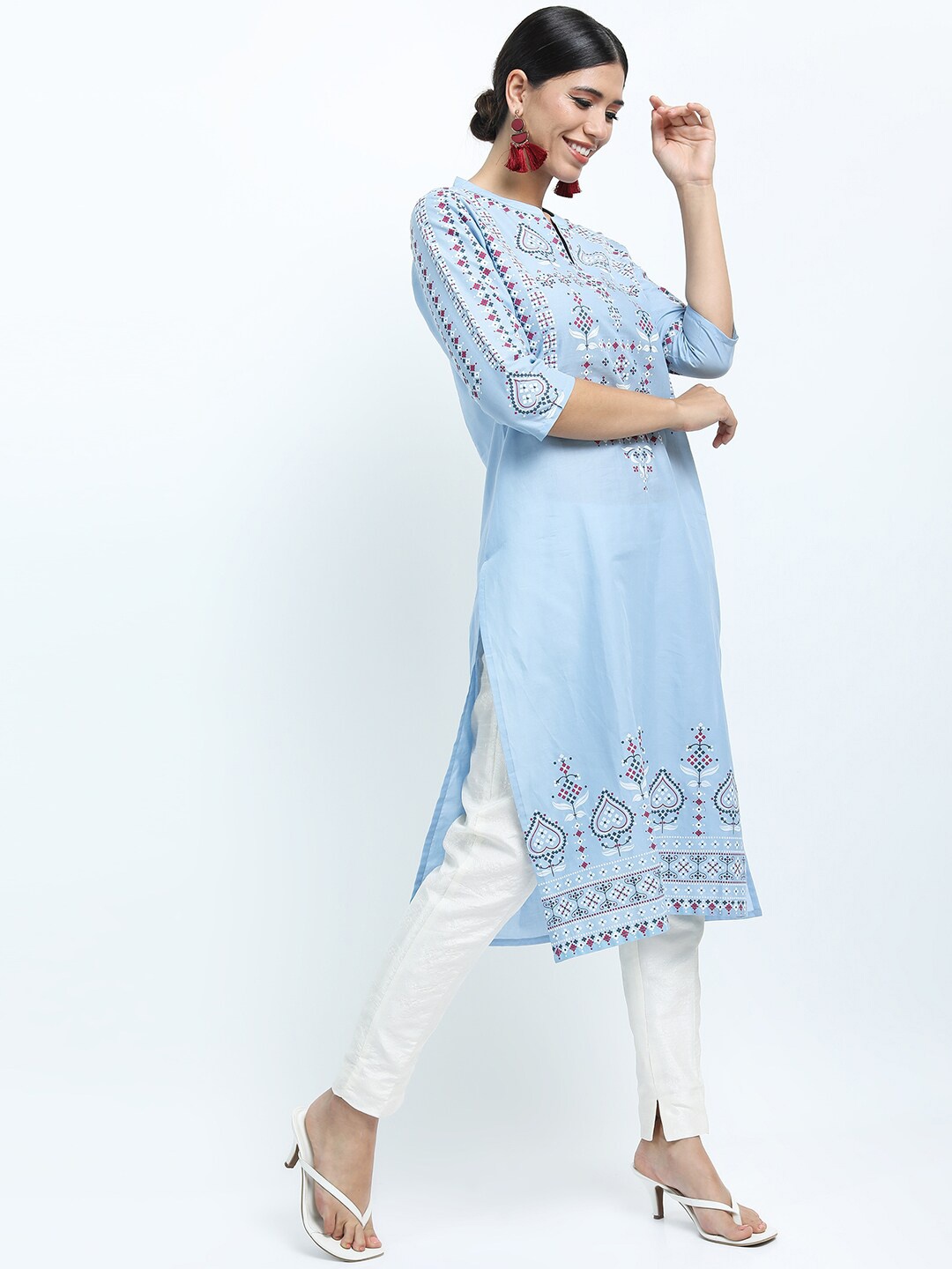 

Vishudh Women Blue & White Ethnic Motifs Straight Kurta
