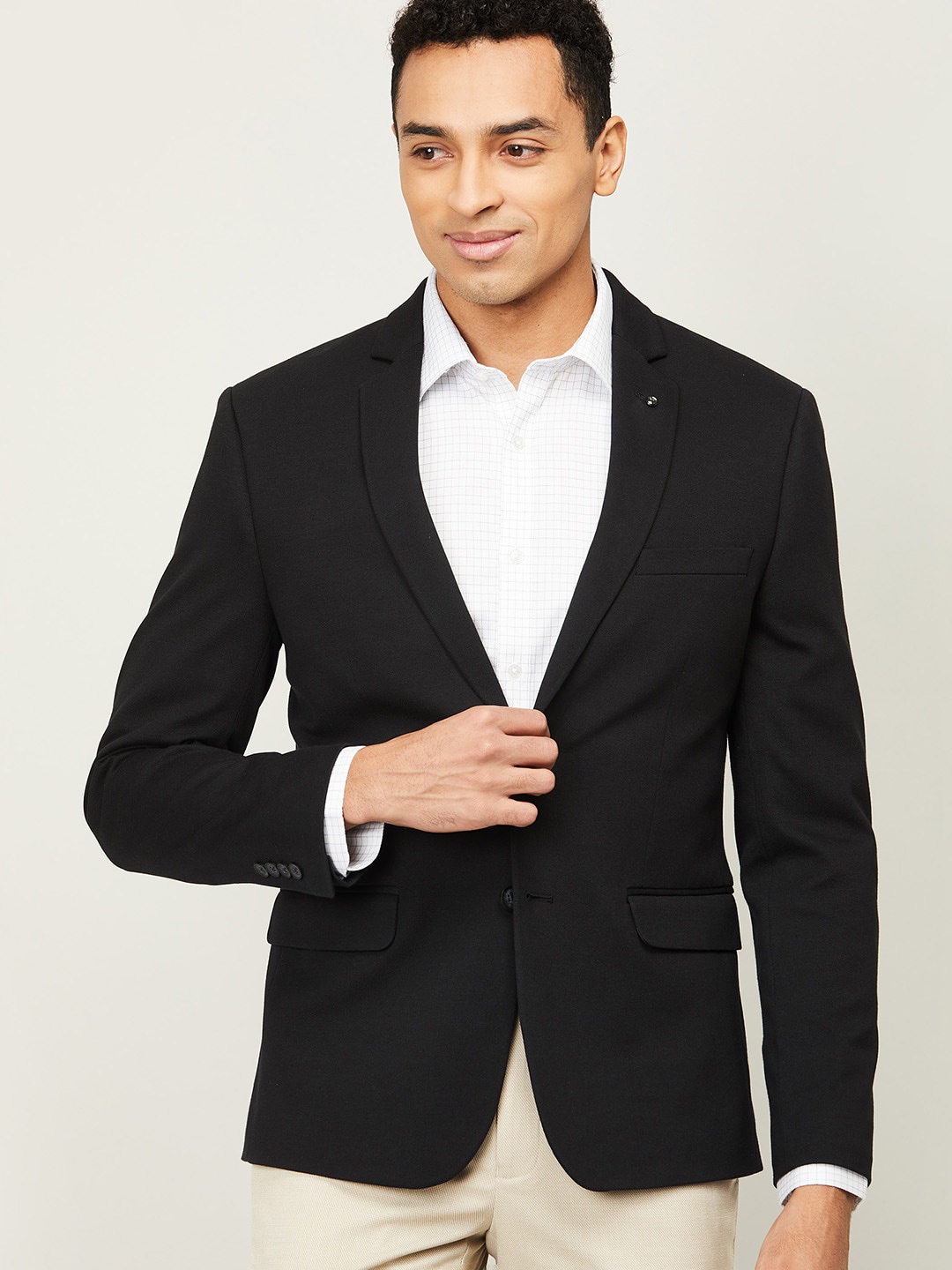 

CODE by Lifestyle Men Black Solid Super Slim-Fit Single-Breasted Blazer