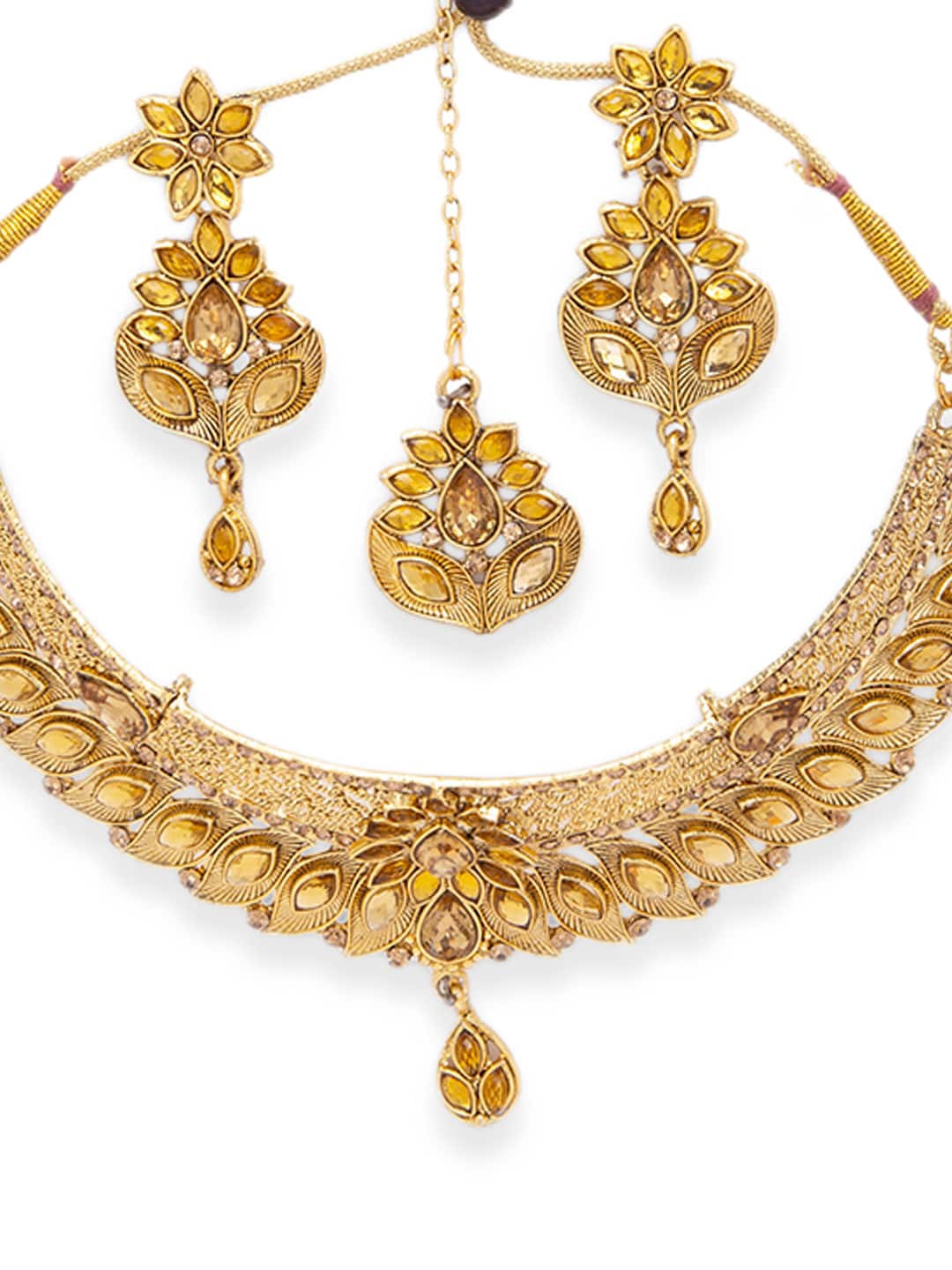 

STEORRA JEWELS Women Gold-Plated Kundan Studded Choker Traditional Jewellery Set