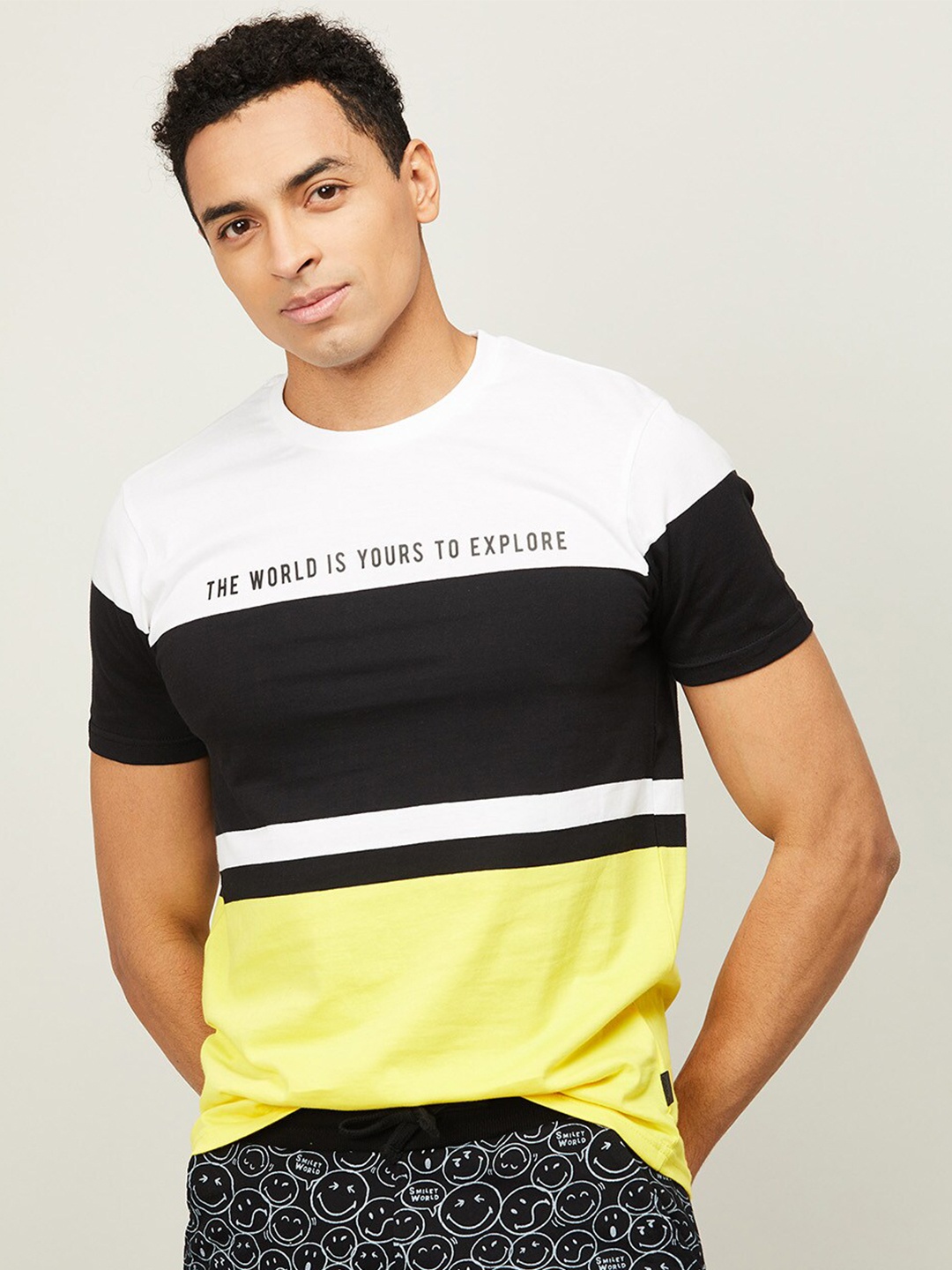 

Bossini Men Yellow Colourblocked T-shirt