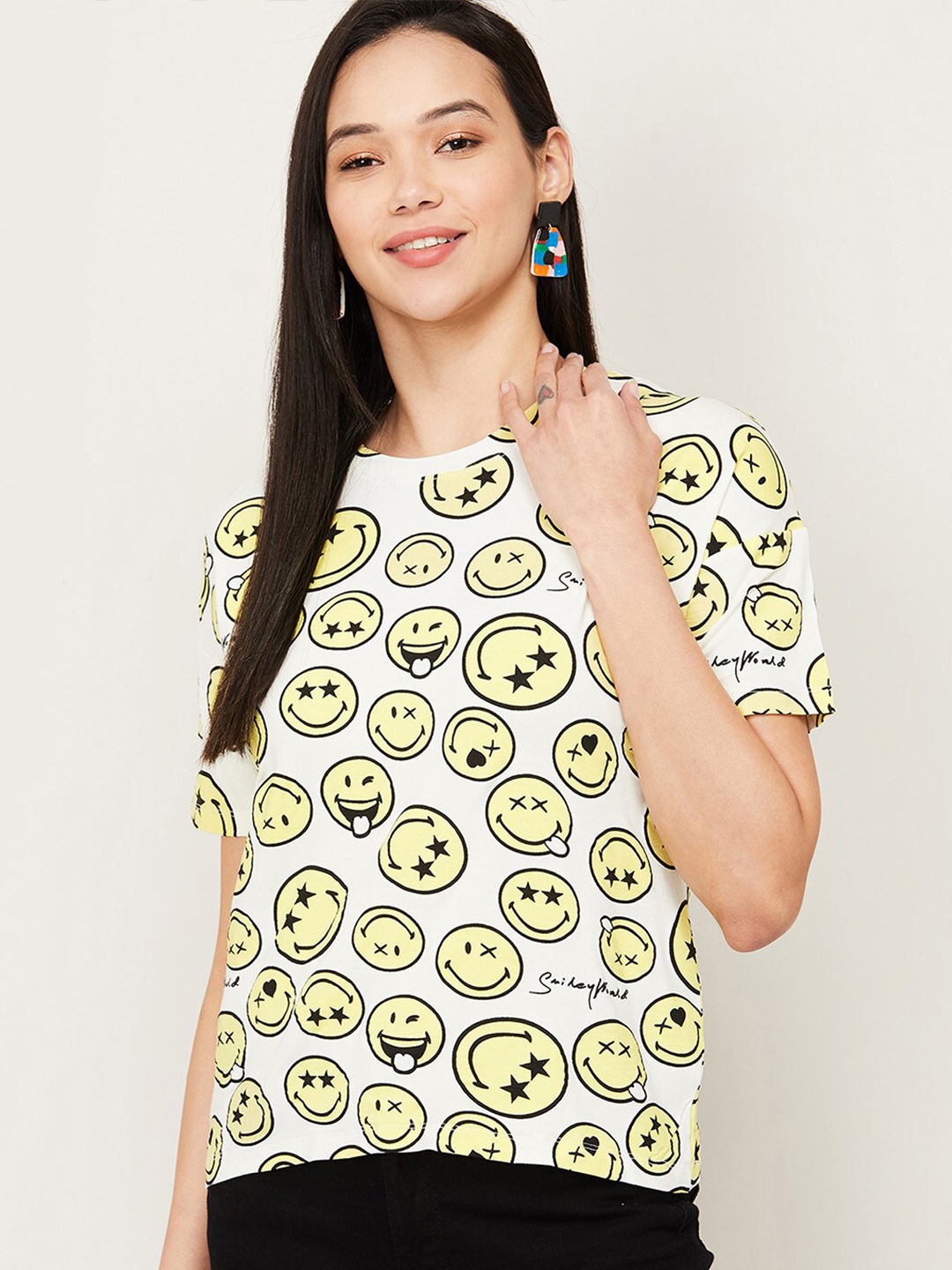 

SmileyWorld White & Yellow Print Top