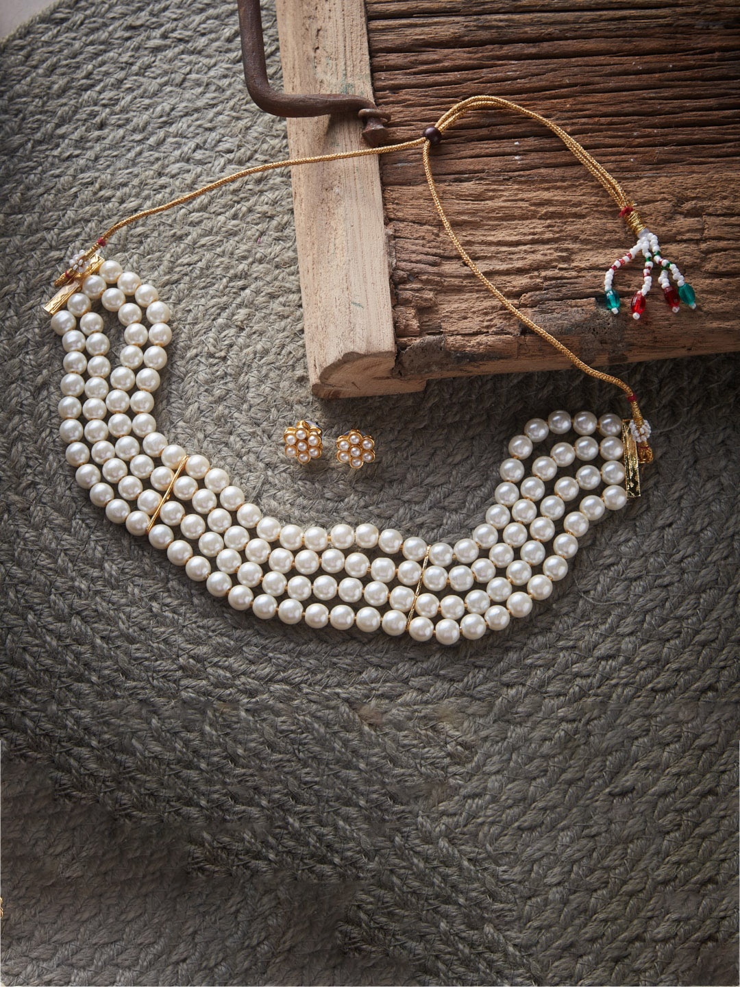 

ATIBELLE Woman White Pearl Studded Choker Jewellery set
