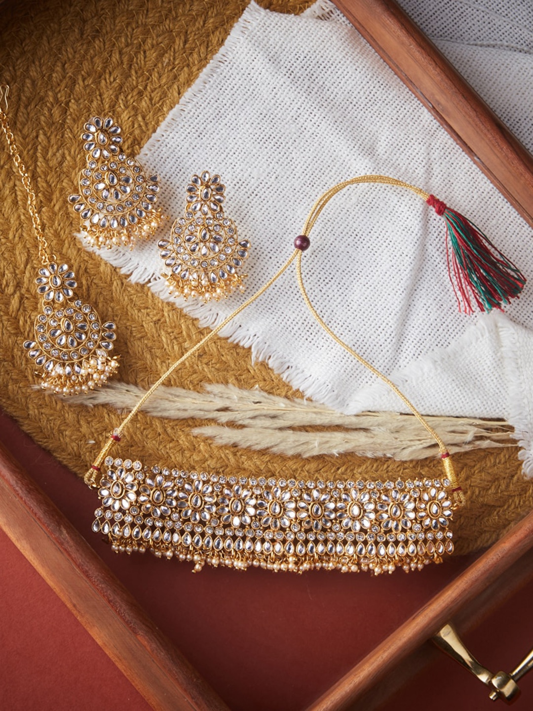 

ATIBELLE Gold-Plated White Kundan-Studded & Beaded Jewellery Set