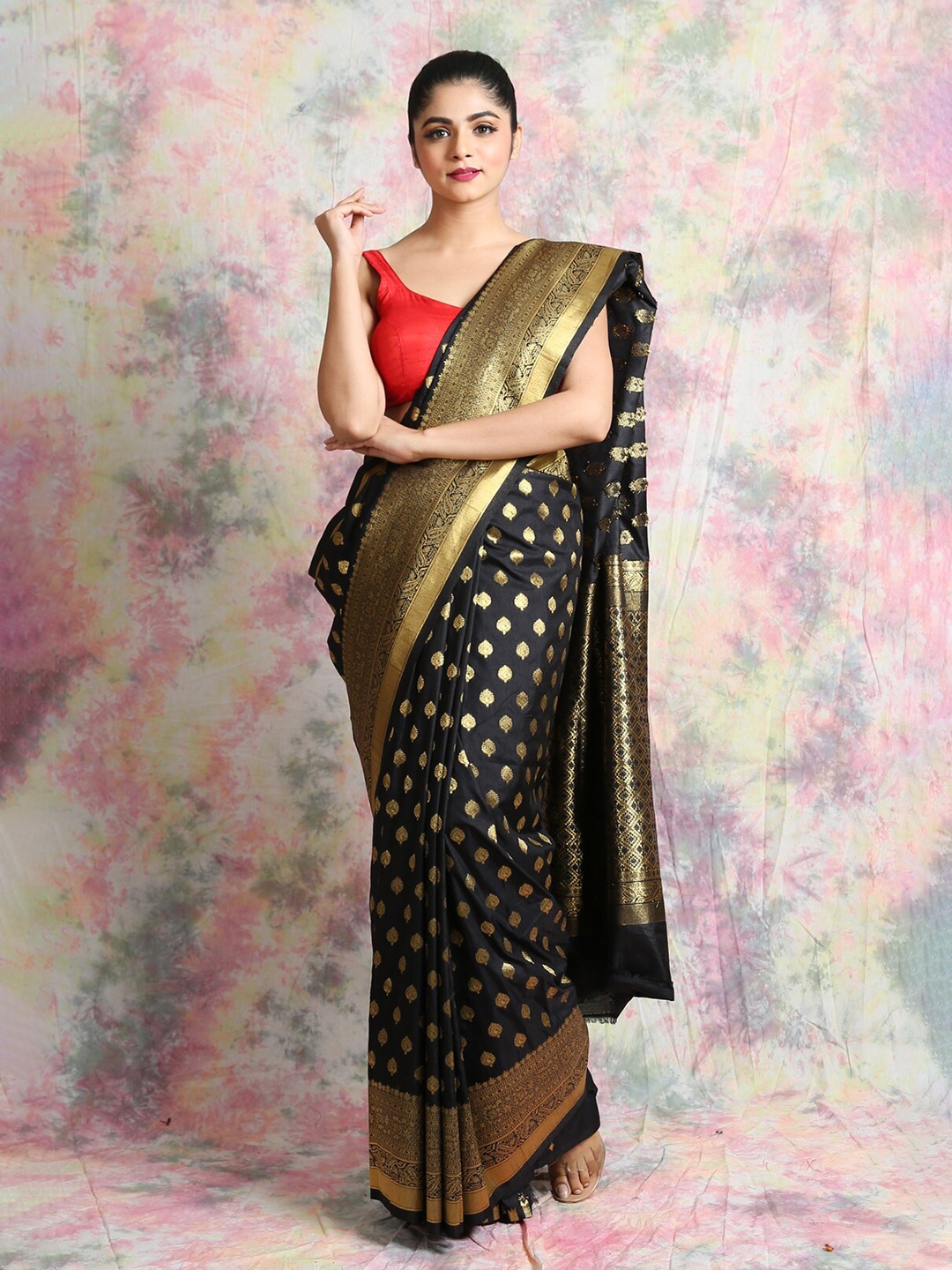 

Charukriti Black & Gold-Toned Ethnic Motifs Zari Pure Cotton Handloom Saree