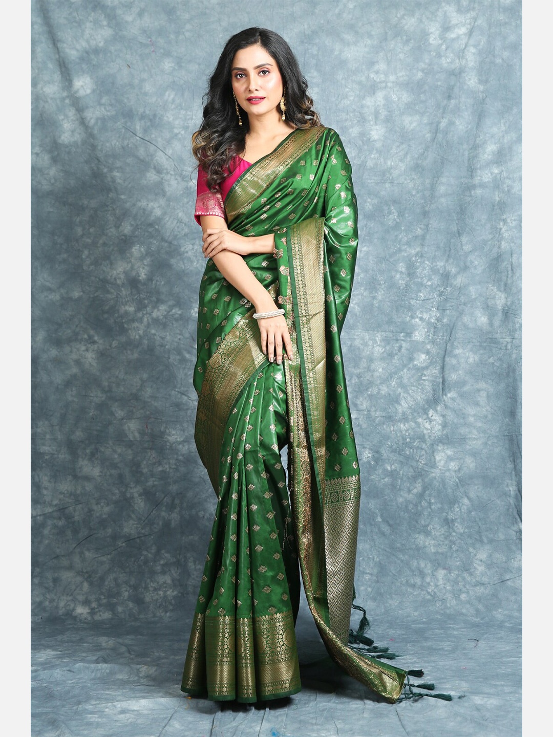 

Charukriti Green & Gold-Toned Ethnic Motifs Zari Pure Silk Saree