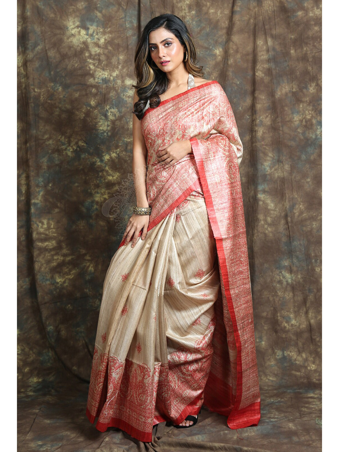 

Charukriti Beige & Red Ethnic Motifs Pure Silk Saree