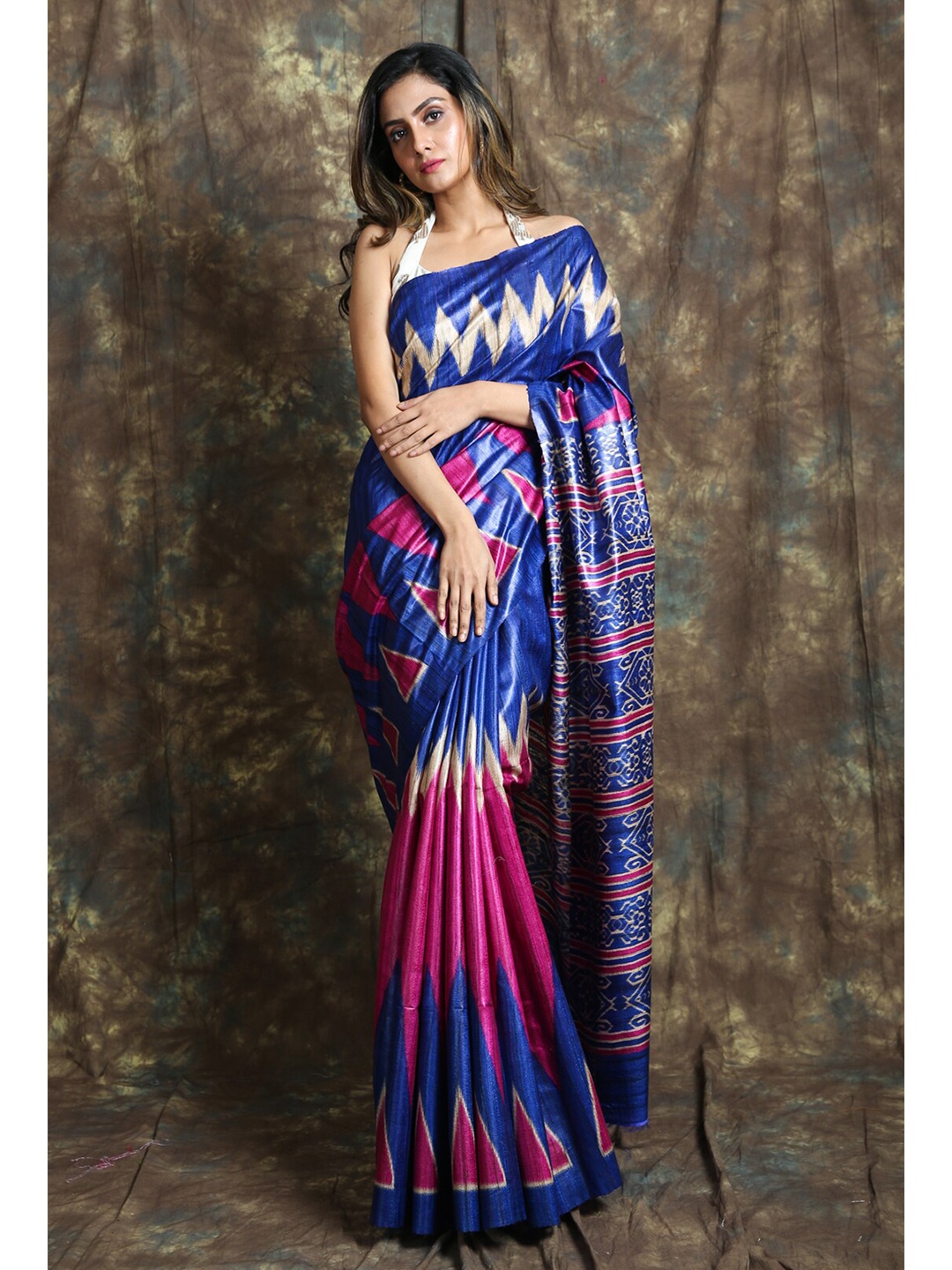 

Charukriti Blue & Pink Geometric Design Pure Silk Saree