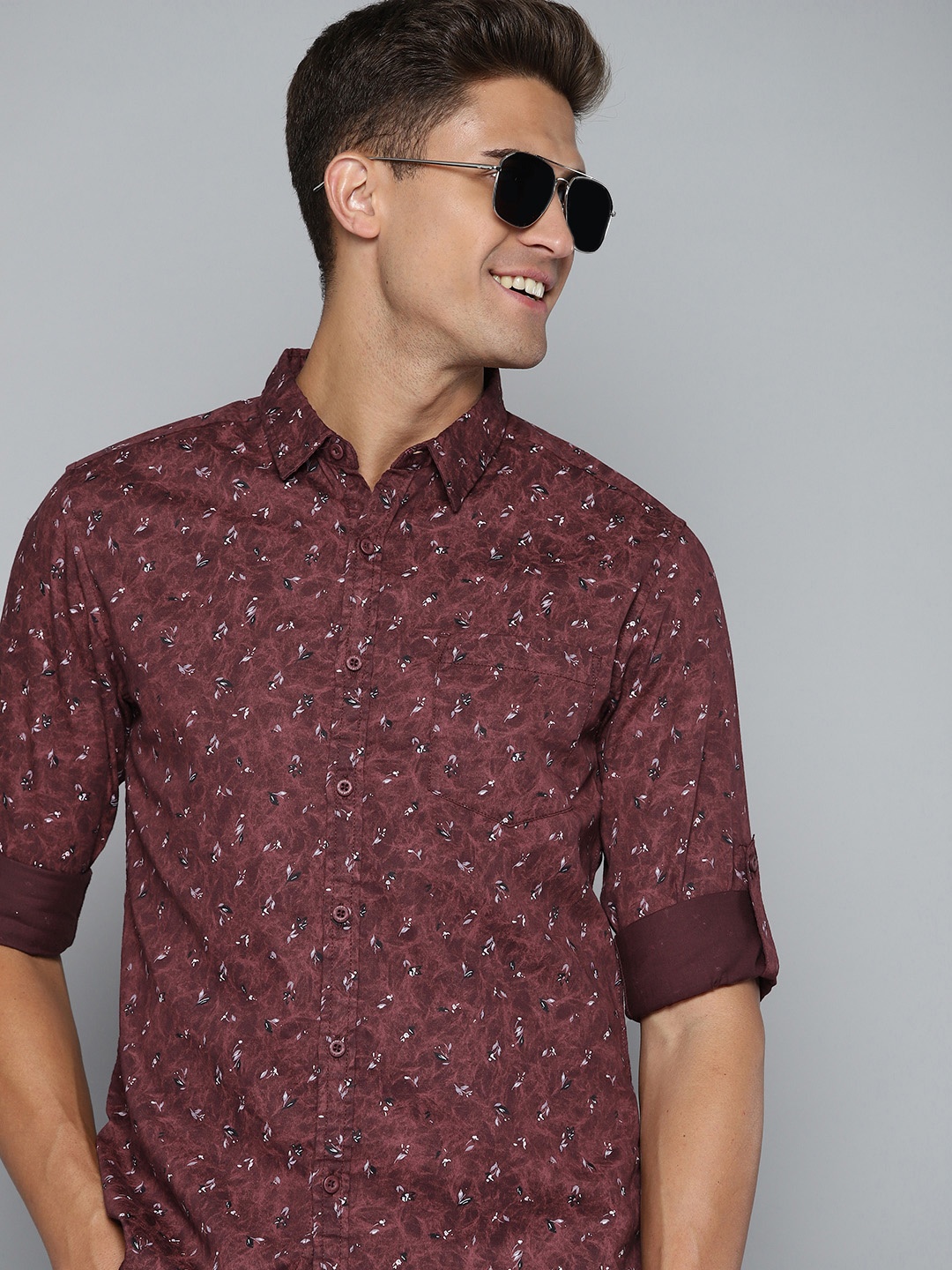 

HERE&NOW Men Maroon & White Pure Cotton Slim Fit Floral Printed Casual Shirt