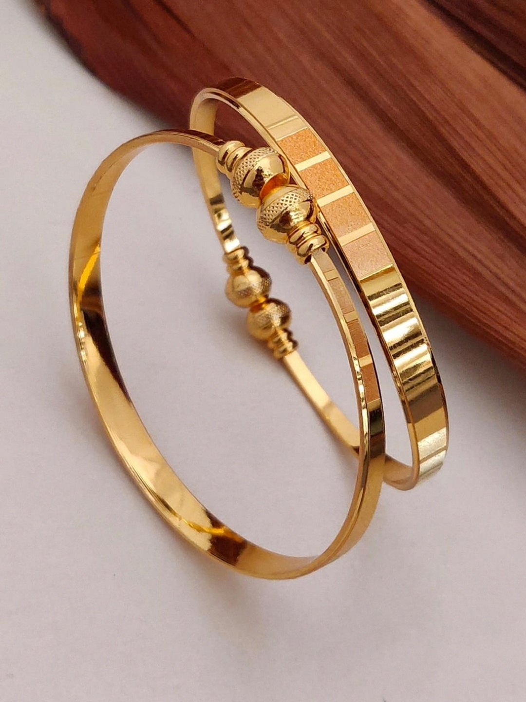 

Shining Diva Set Of 2 Gold-Plated Adjustable Bangles