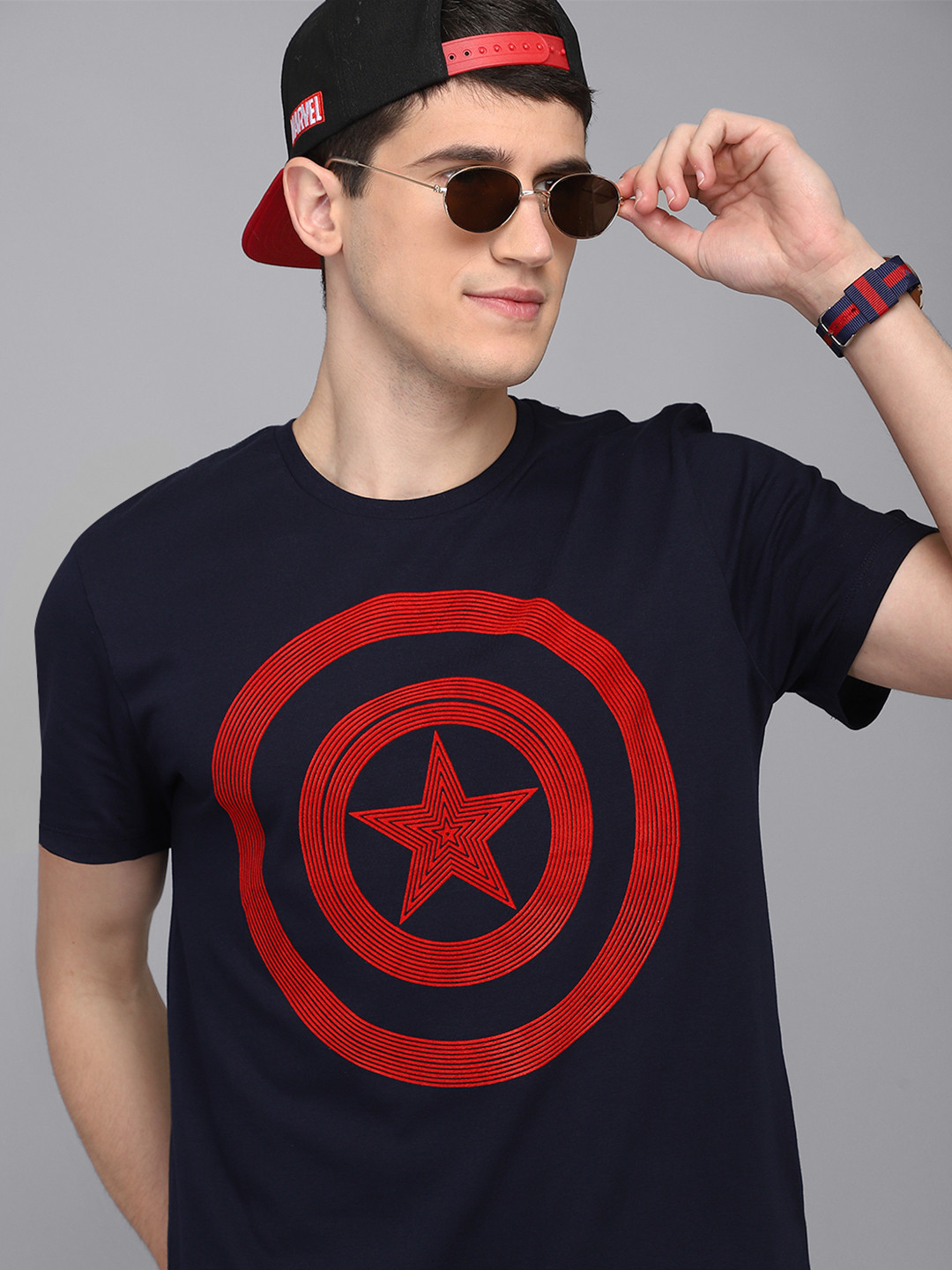 

Free Authority Men Navy Blue Captain America Printed T-shirt