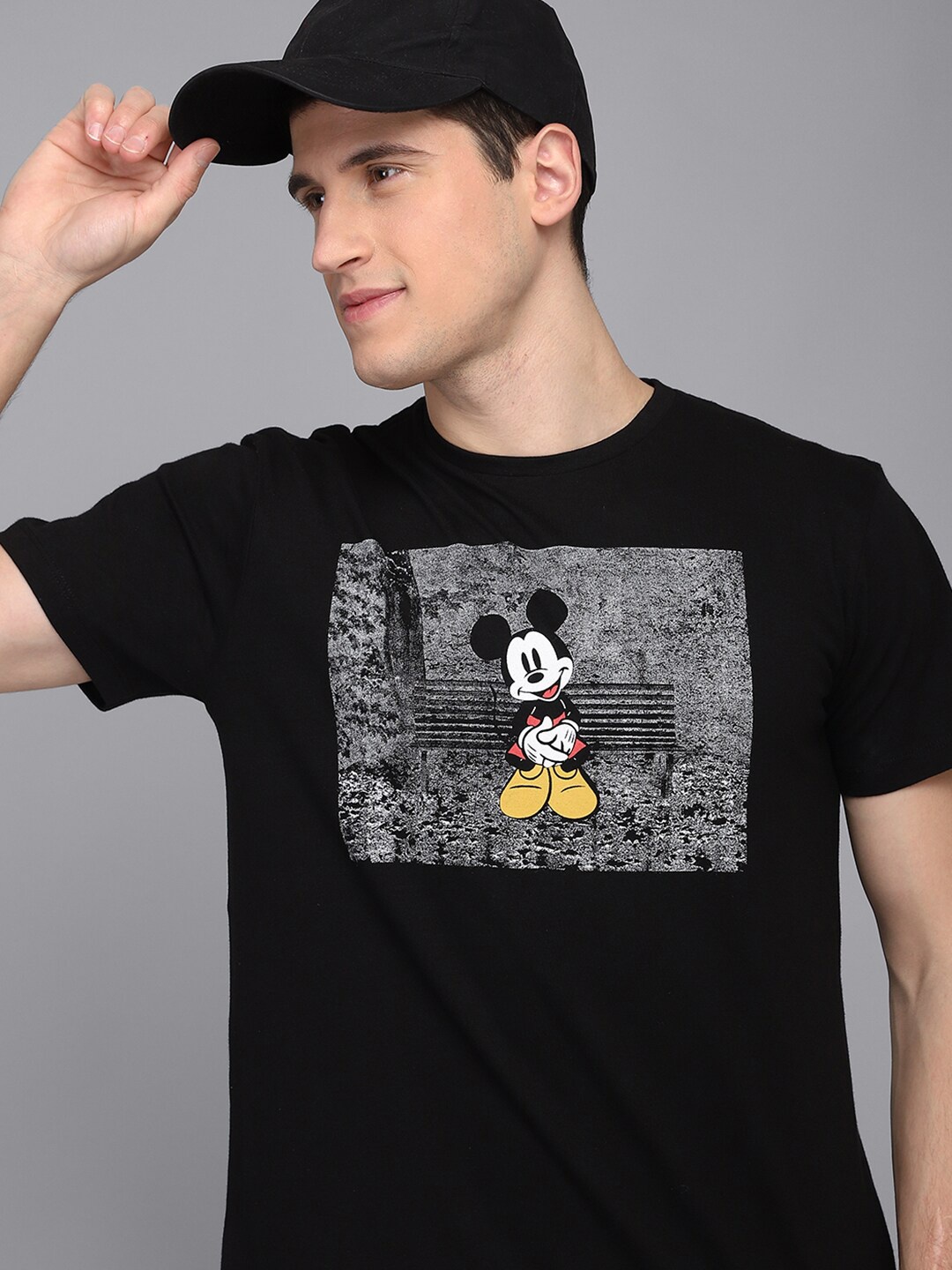 

Free Authority Men Black Cotton Mickey & Friends Printed T-shirt