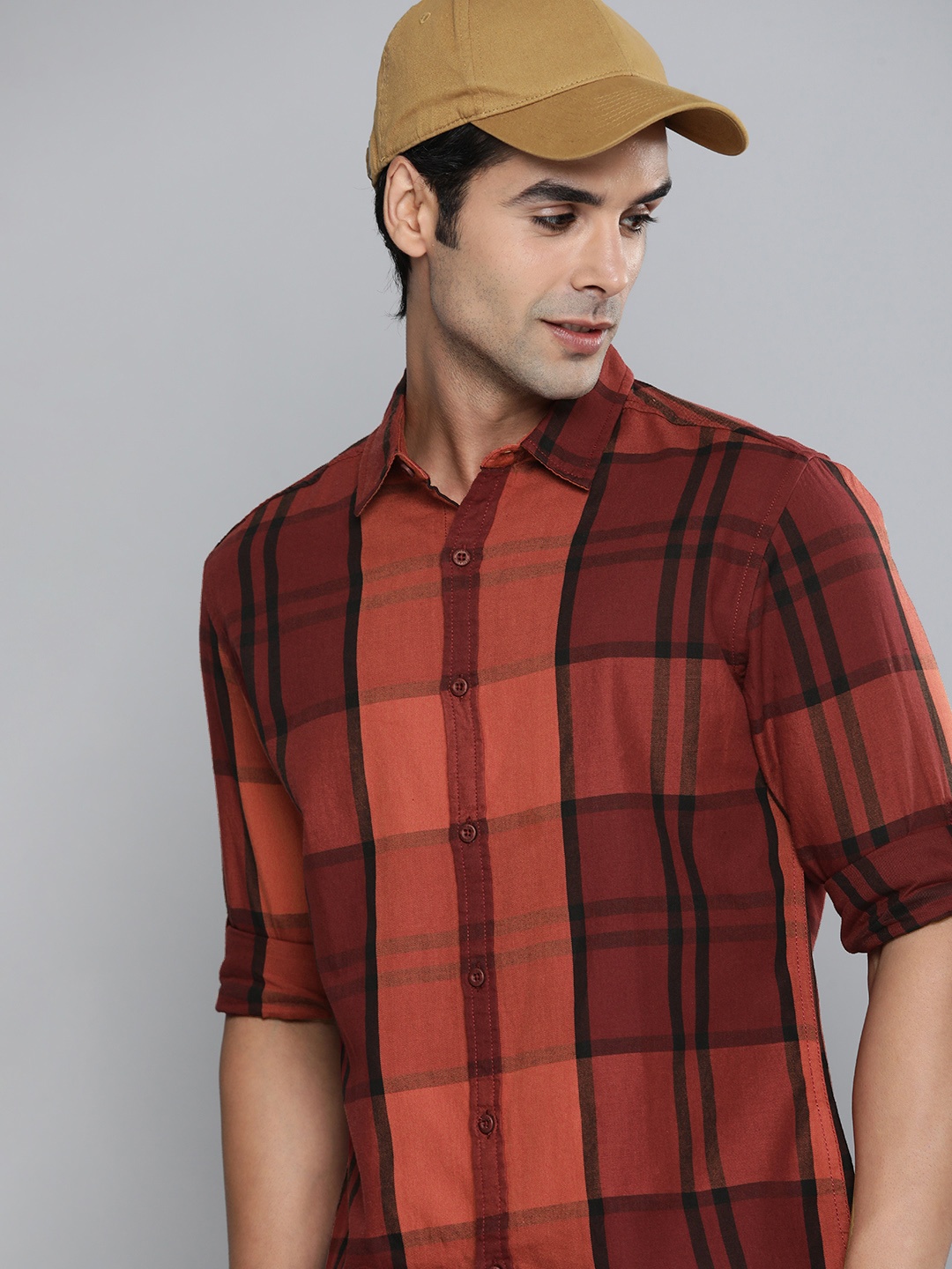 

HERE&NOW Men Red & Black Slim Fit Checked Pure Cotton Casual Shirt