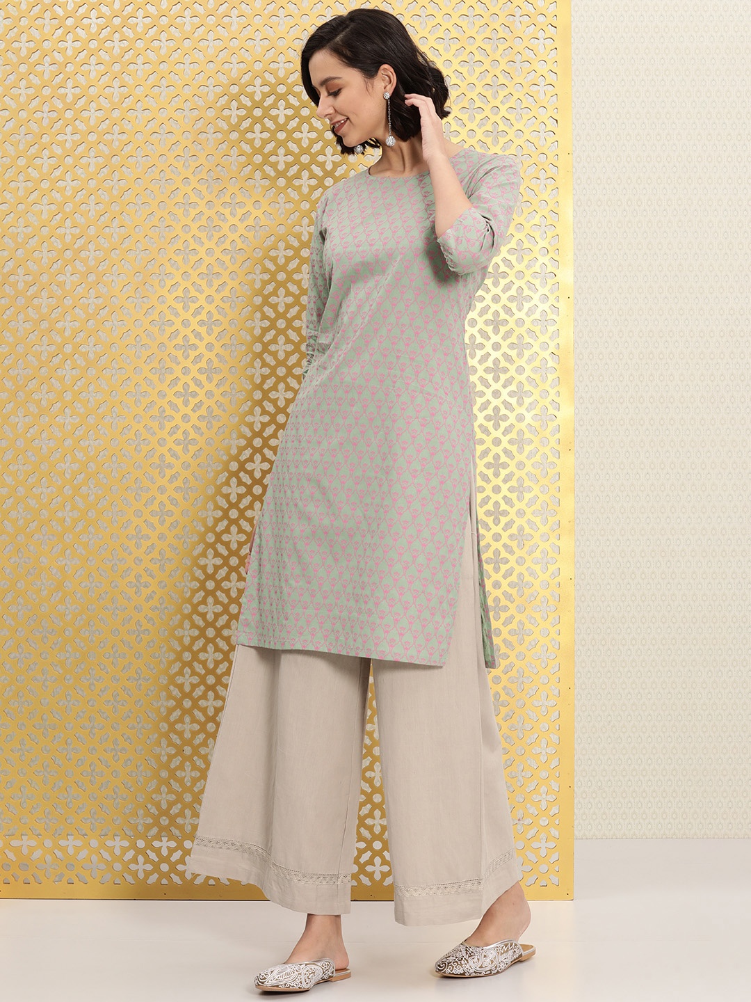 

Ode by House of Pataudi Women Green & Pink Printed Rozana Kurta