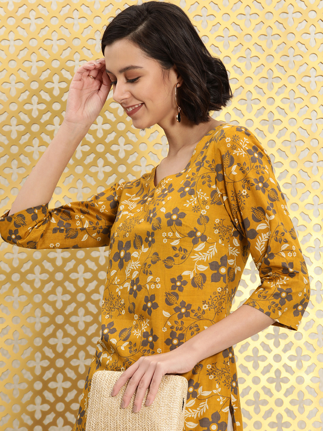 

Ode by House of Pataudi Women Yellow & Grey Floral Printed Rozana Kurta