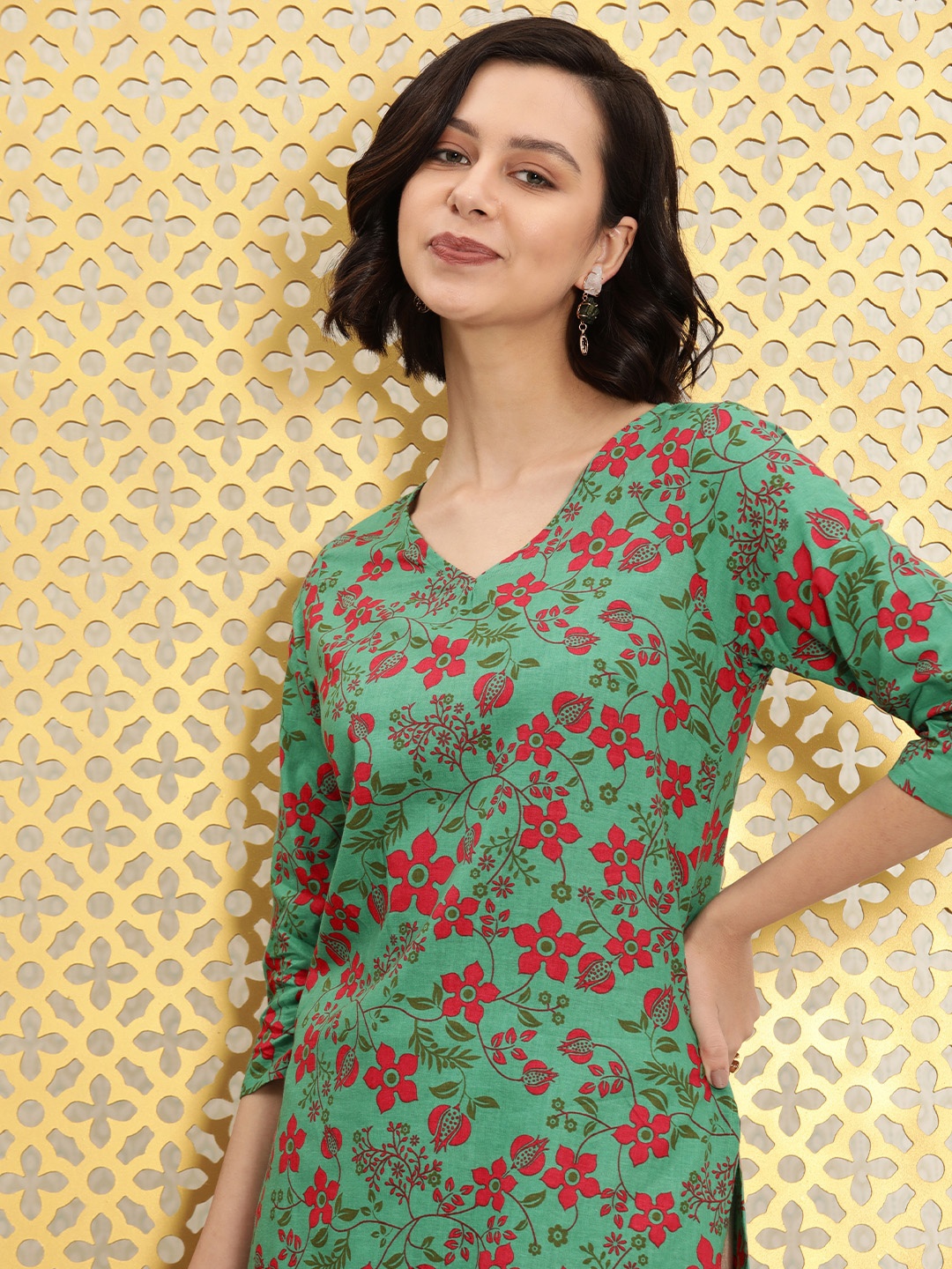 

Ode by House of Pataudi Women Green & Red Floral Printed Rozana Kurta