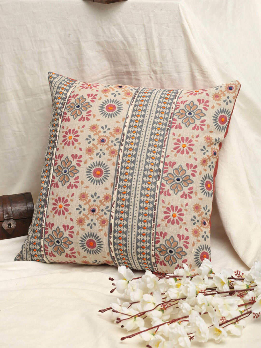 

EK BY EKTA KAPOOR Beige Jharokha Pattern Cotton Squre Cushion Cover