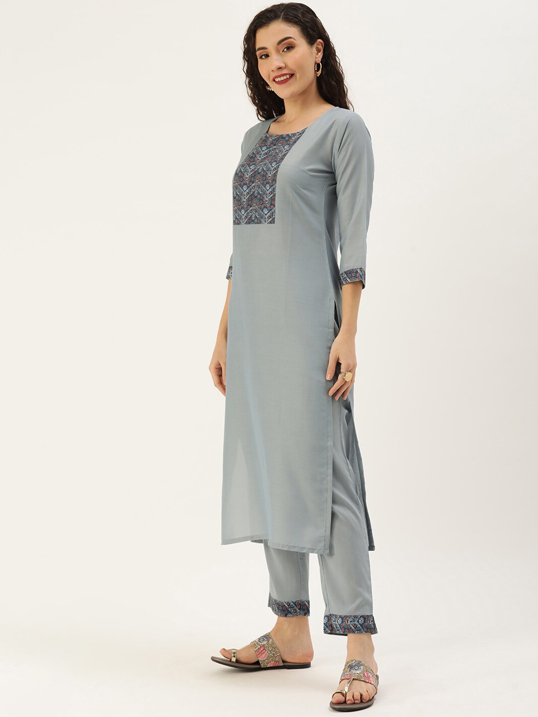 

Somras Women Grey Liva Kurti with Trousers & With Dupatta