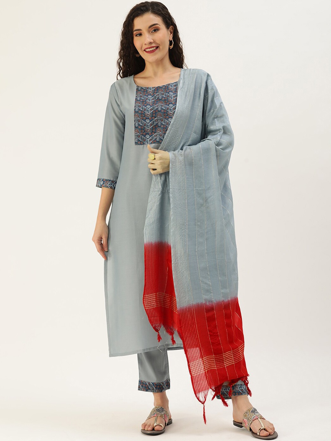 

Somras Women Grey Floral Printed Liva Kurta with Trousers & With Dupatta