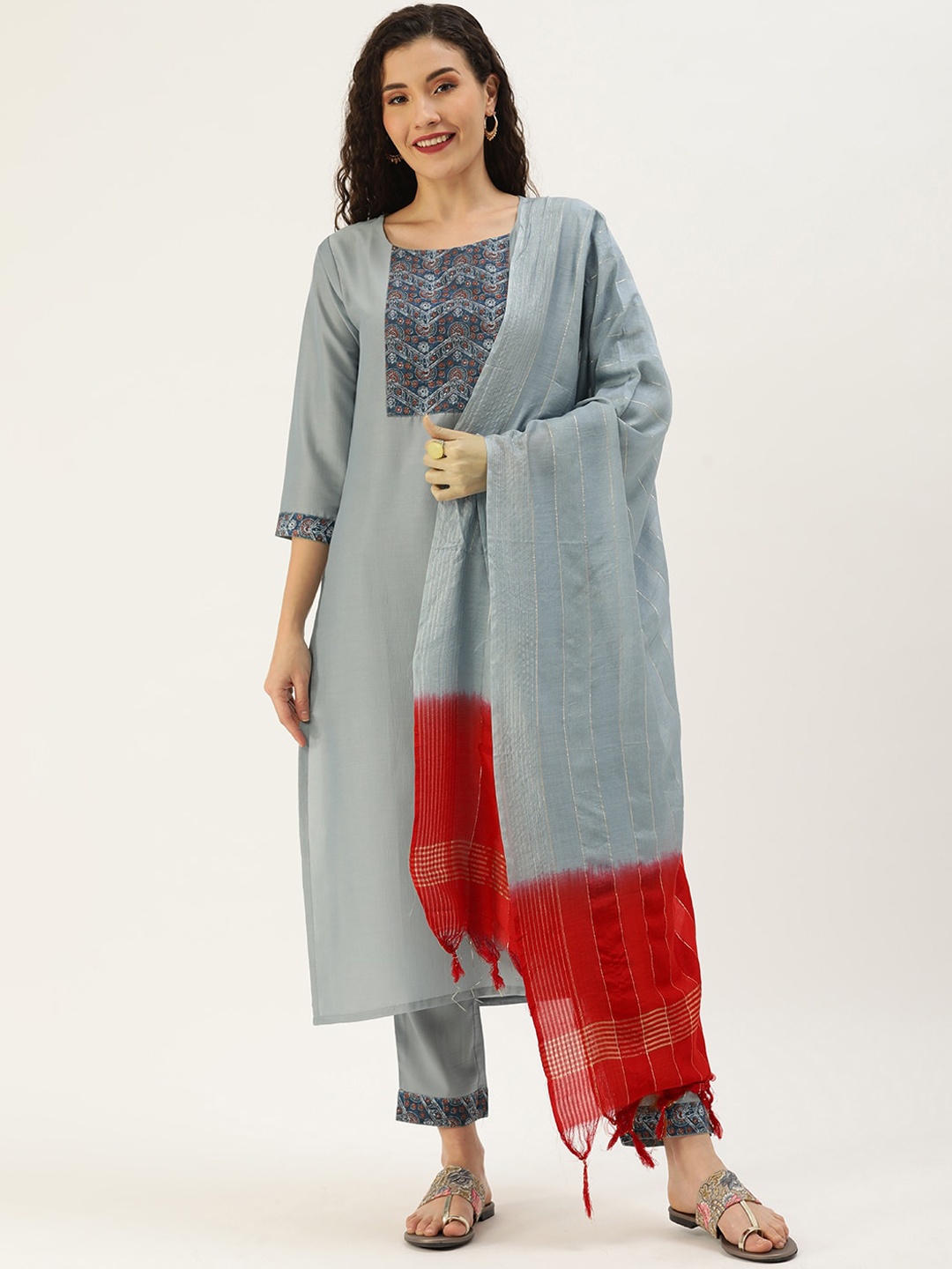 

Somras Women Grey Solid Kurta with Trousers & Dupatta